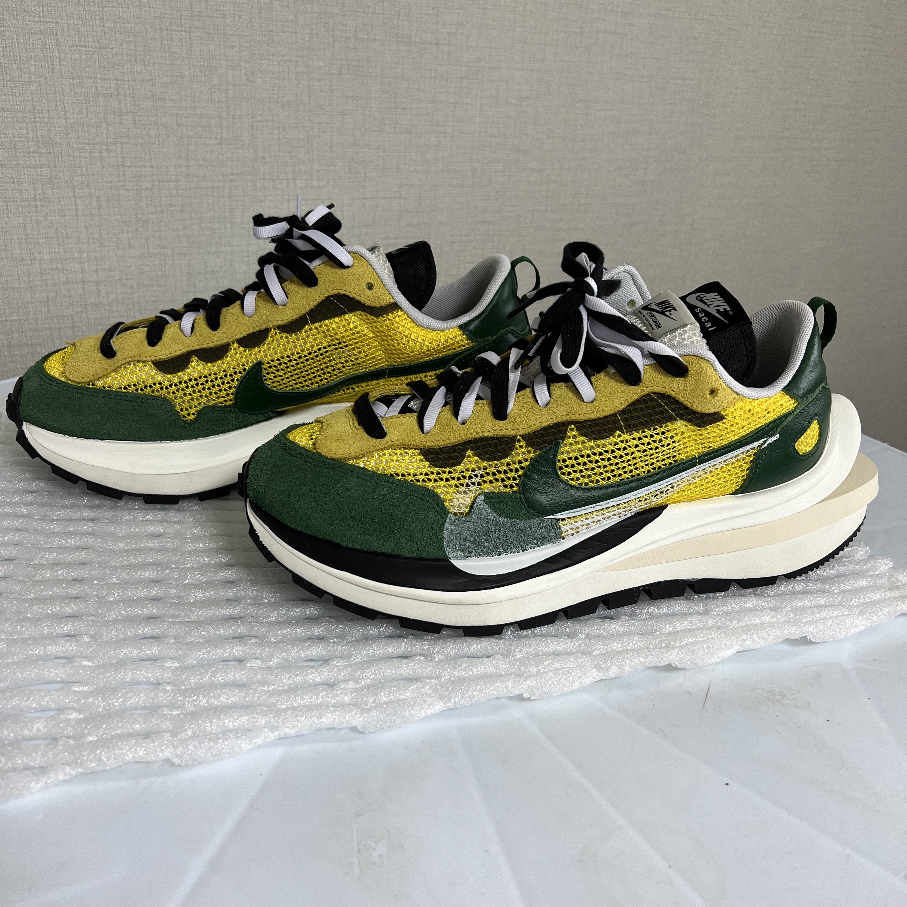 Nike x Sacai VaporWaffle Tour Yellow & Gorge Green Sail 착용 스타일 - 2