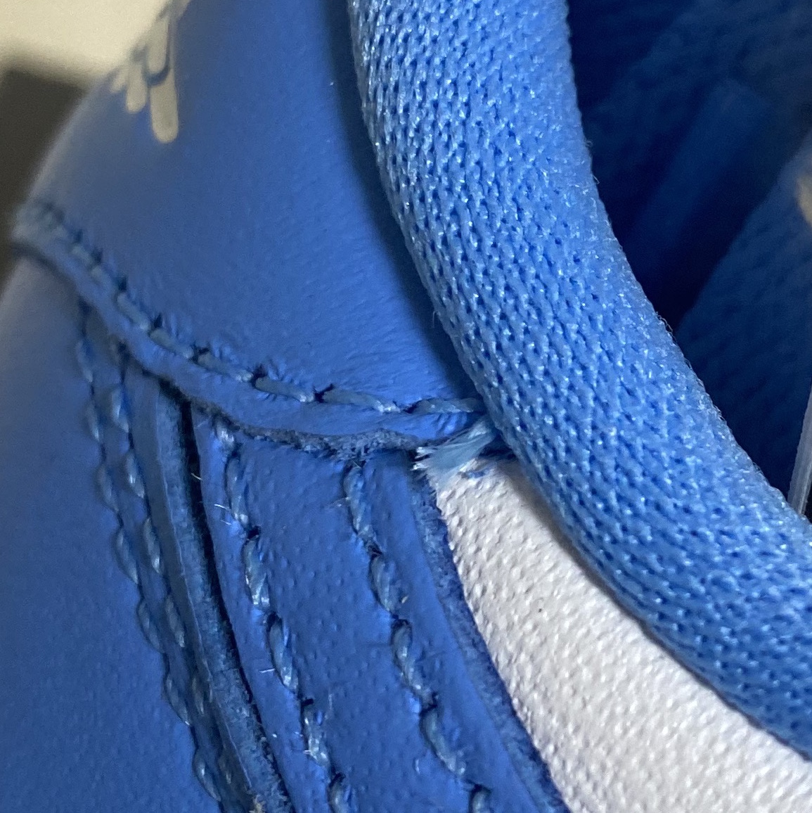 Jordan 1 Low Golf White and University Blue 착용 스타일 - 5