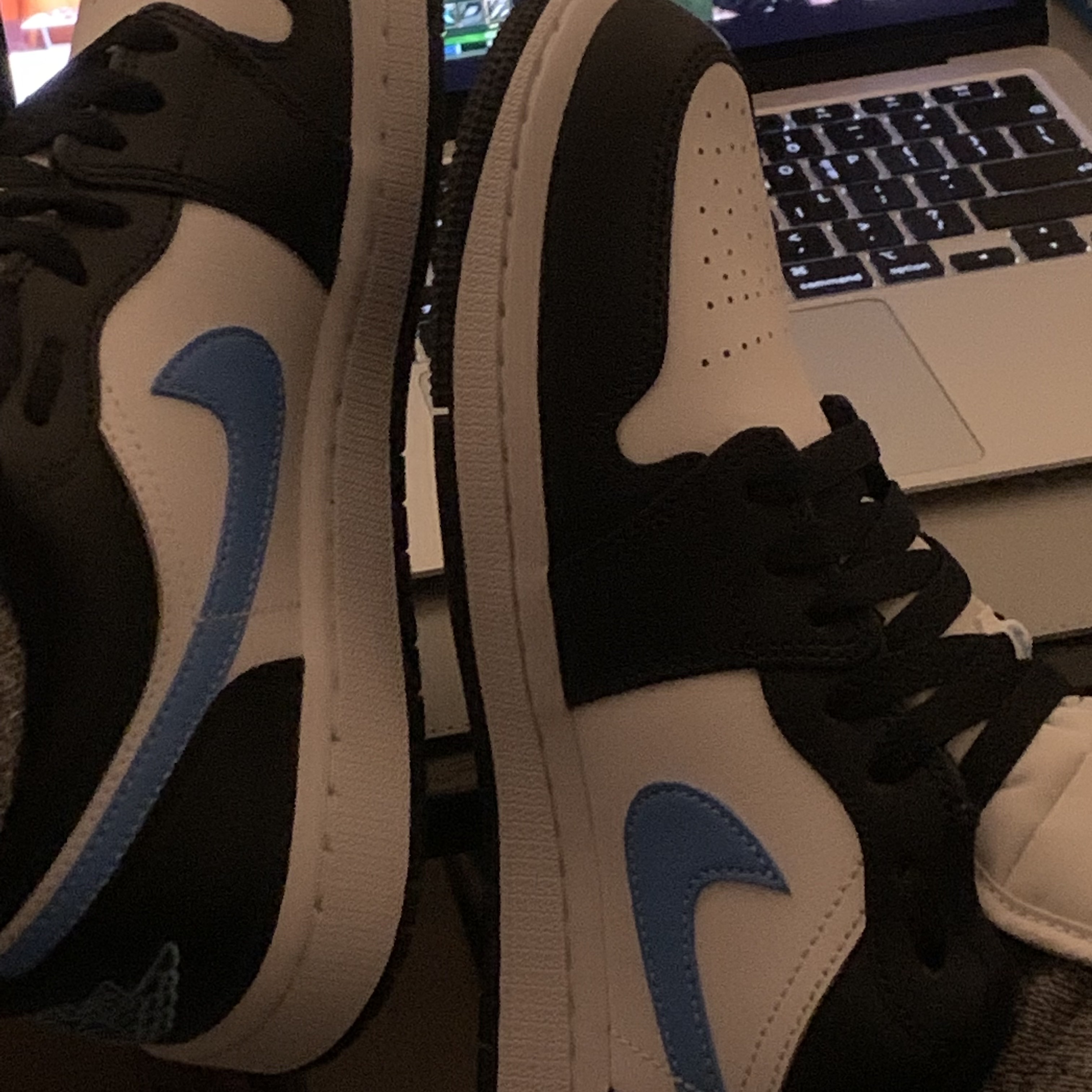 (W) Jordan 1 Low Black University Blue 착용 스타일