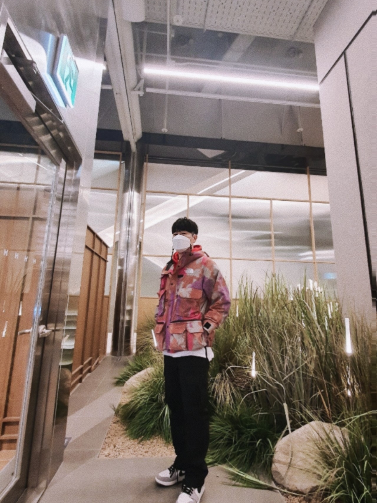 Supreme x The North Face Cargo Jacket Multi-Color - 20SS, Jordan 1 Element Gore-Tex Sail 착용 스타일 - 1