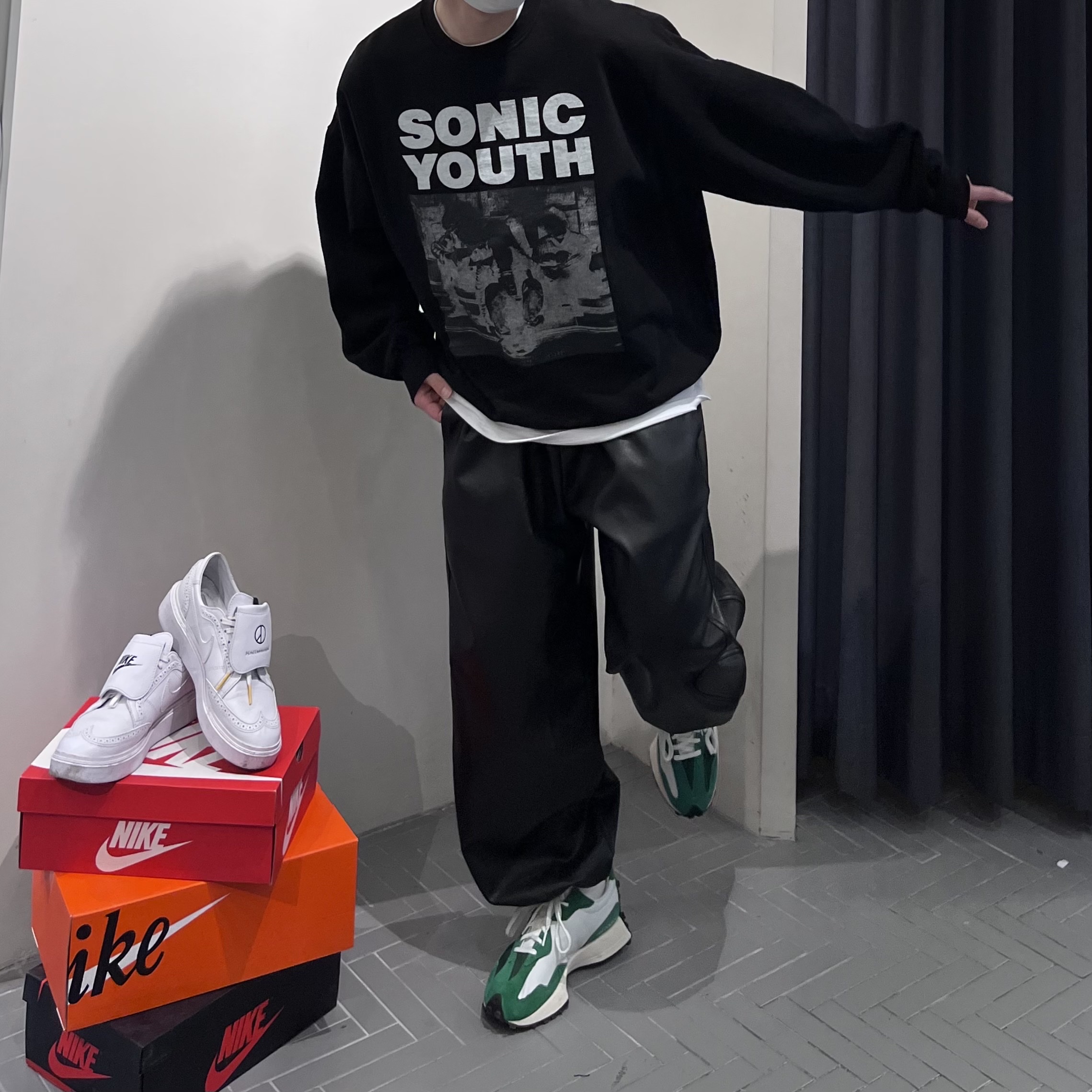 Nike x Peaceminusone Kwondo1 White, New Balance 327 Varsity Green 착용 스타일 - 2
