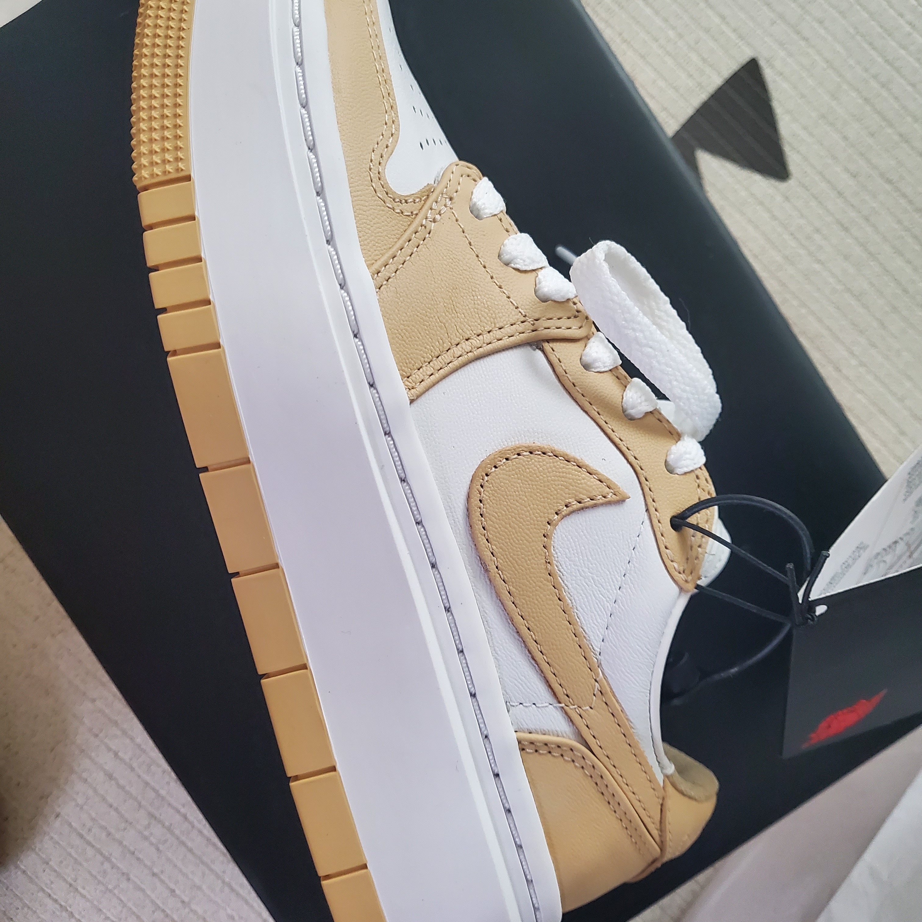 (W) Jordan 1 Elevate Low White Onyx 착용 스타일 - 1