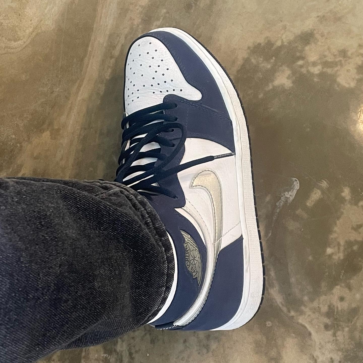 Jordan 1 Retro High OG CO.JP Midnight Navy 착용 스타일 - 2