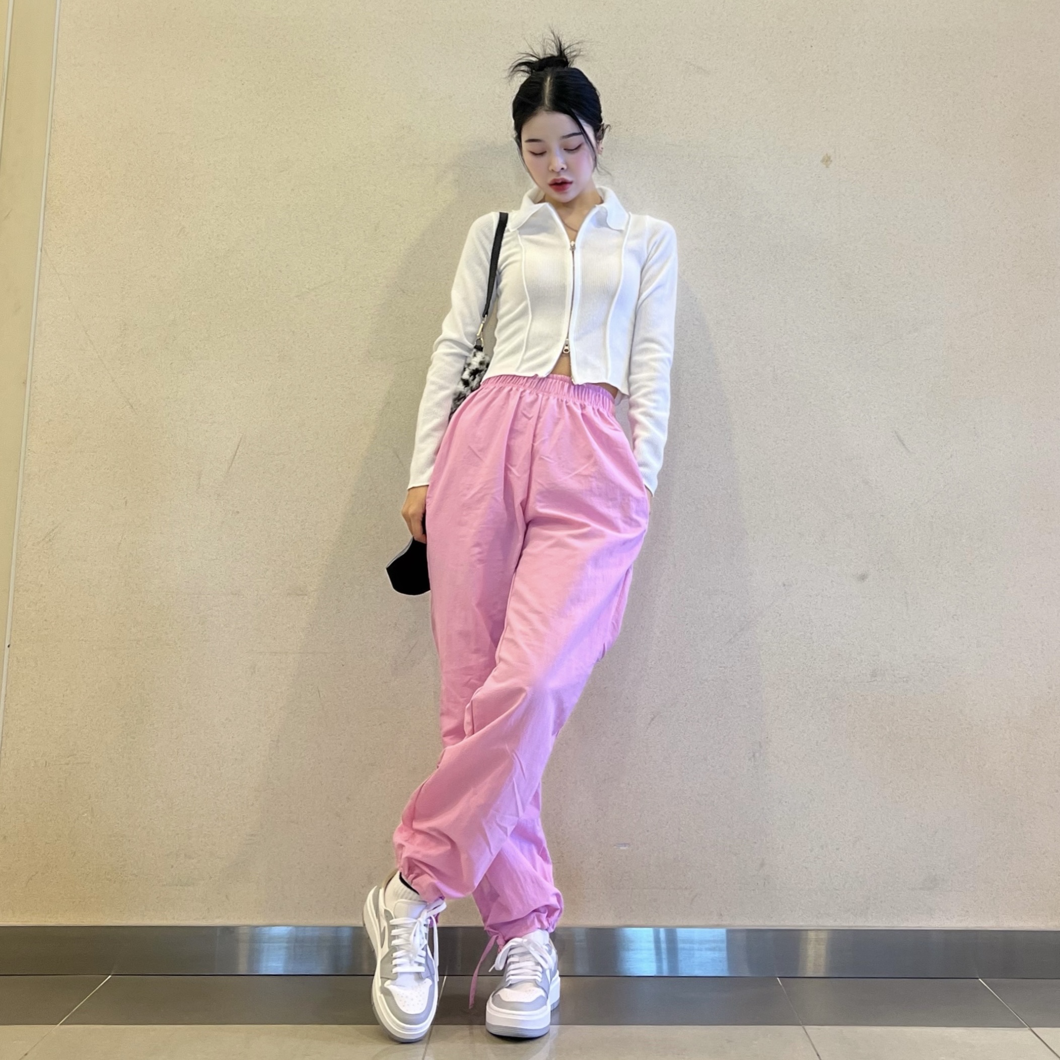 (W) Jordan 1 Elevate Low White and Wolf Grey 착용 스타일 - 1