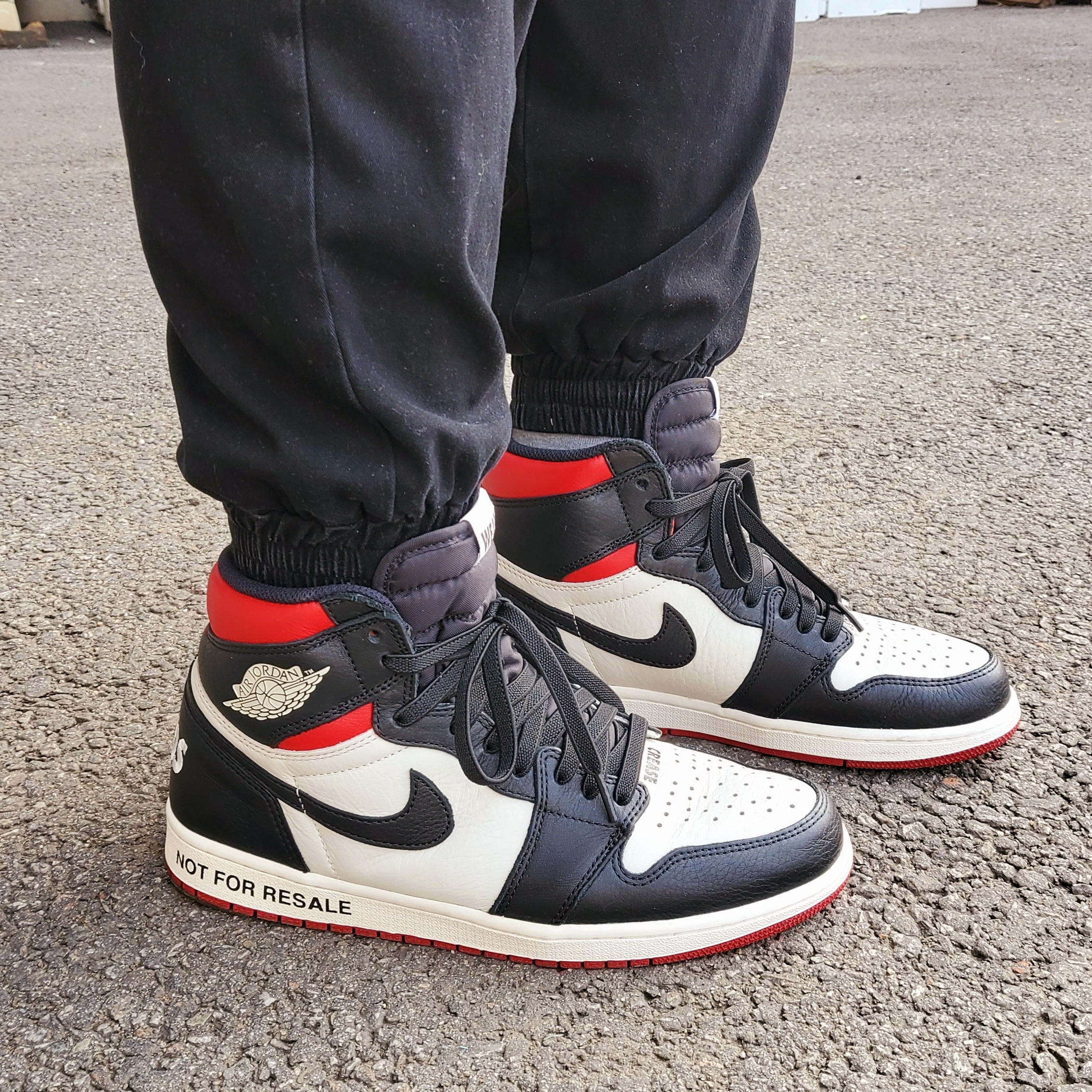 Jordan 1 Retro High Not for Resale Varsity Red 착용 스타일 - 1
