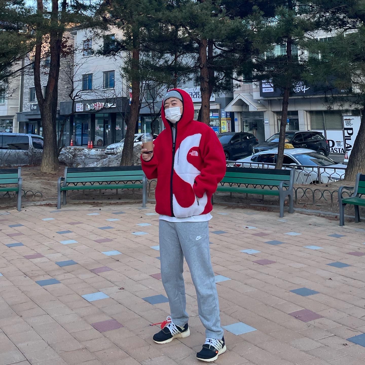 Supreme x The North Face S Logo Hooded Fleece Jacket Red - 20FW, Nike x Off-White Air Presto OG The Ten 착용 스타일