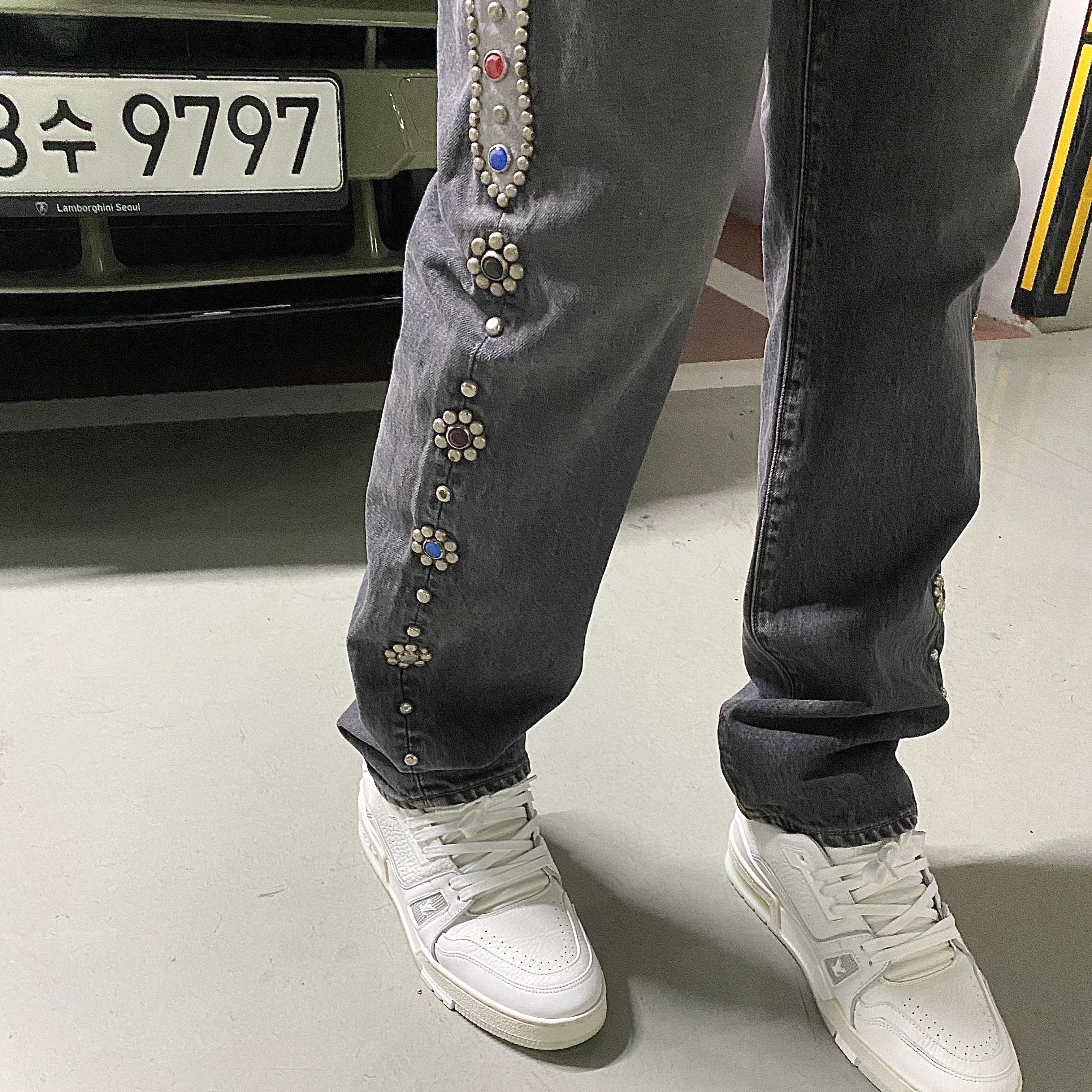 Louis Vuitton LV Trainer Sneakers White 착용 스타일 - 2