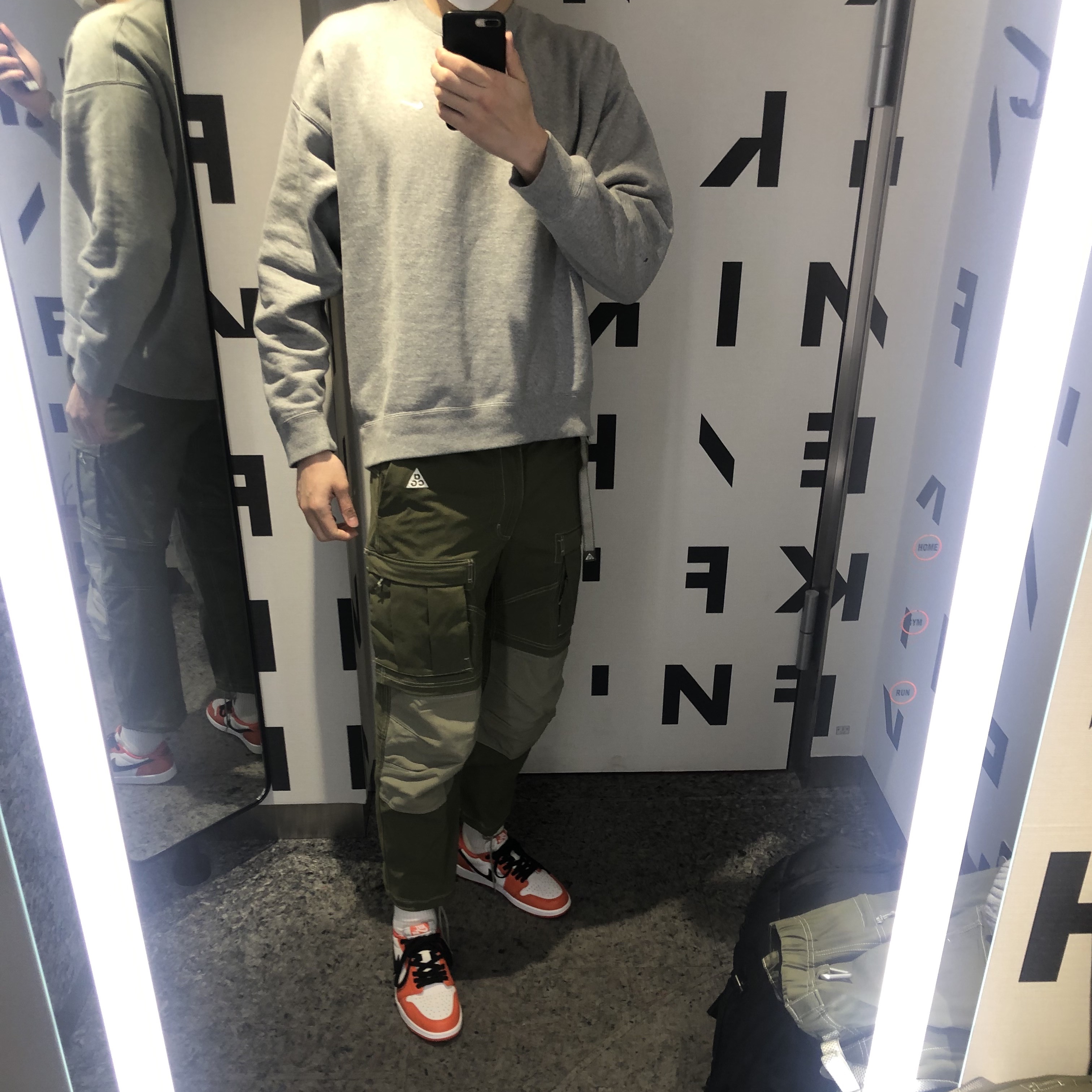 Jordan 1 Low OG Starfish, Nike NRG Solo Swoosh Crew Fleece Dark Grey Heather - Asia 착용 스타일
