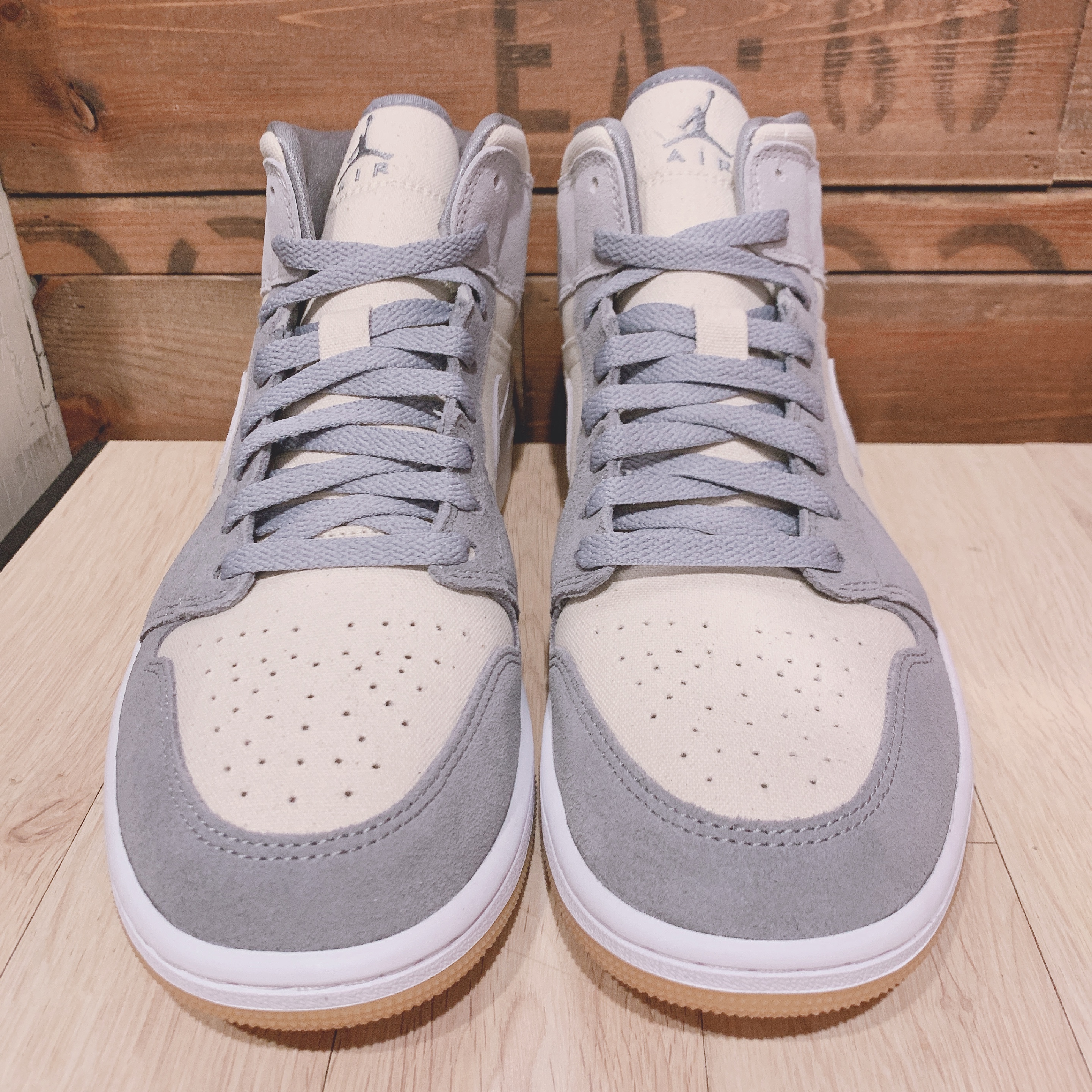 Jordan 1 Mid SE Coconut Milk Particle Grey 착용 스타일 - 5
