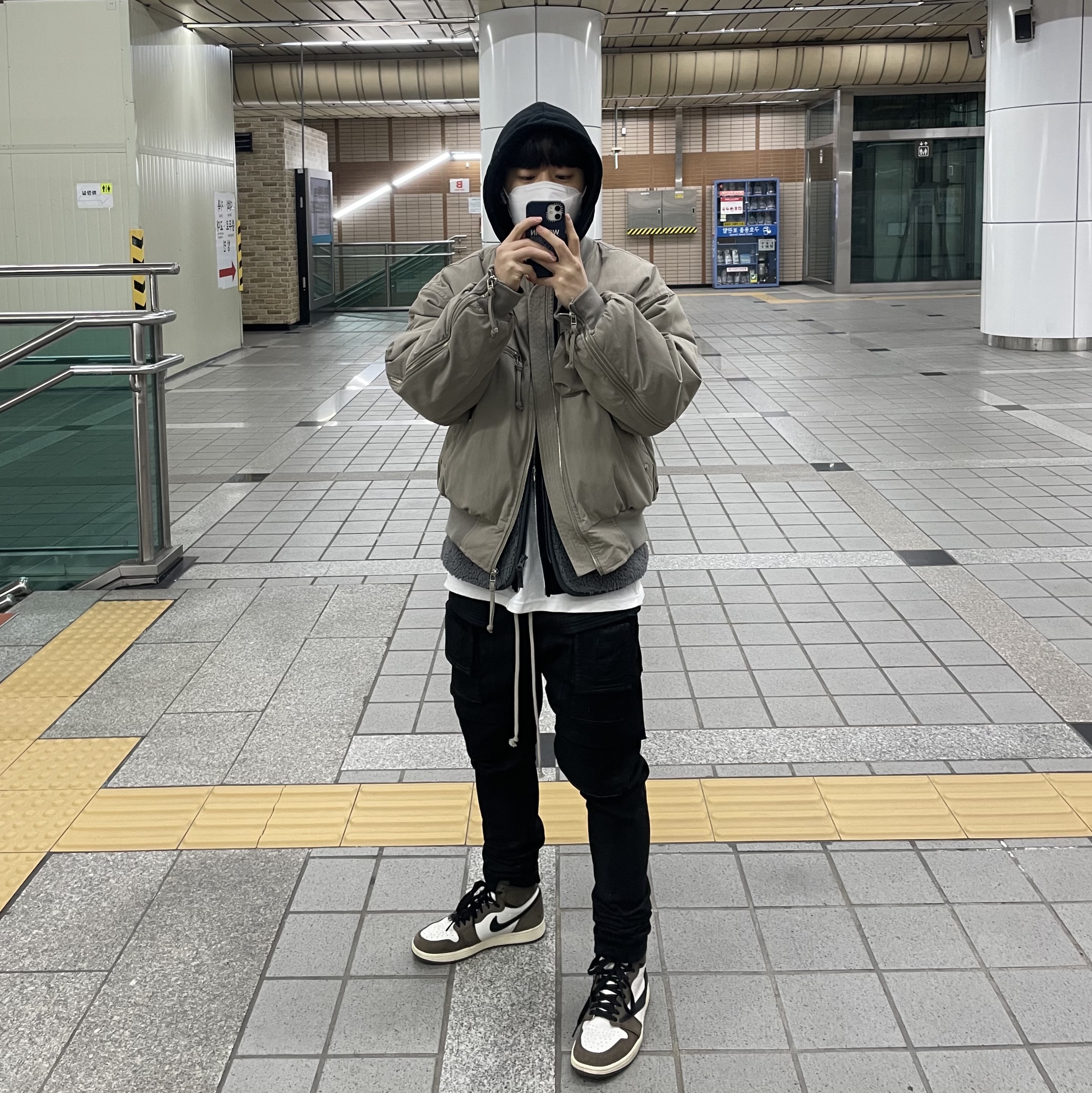 Jordan 1 x Travis Scott Retro High OG SP Mocha 착용 스타일