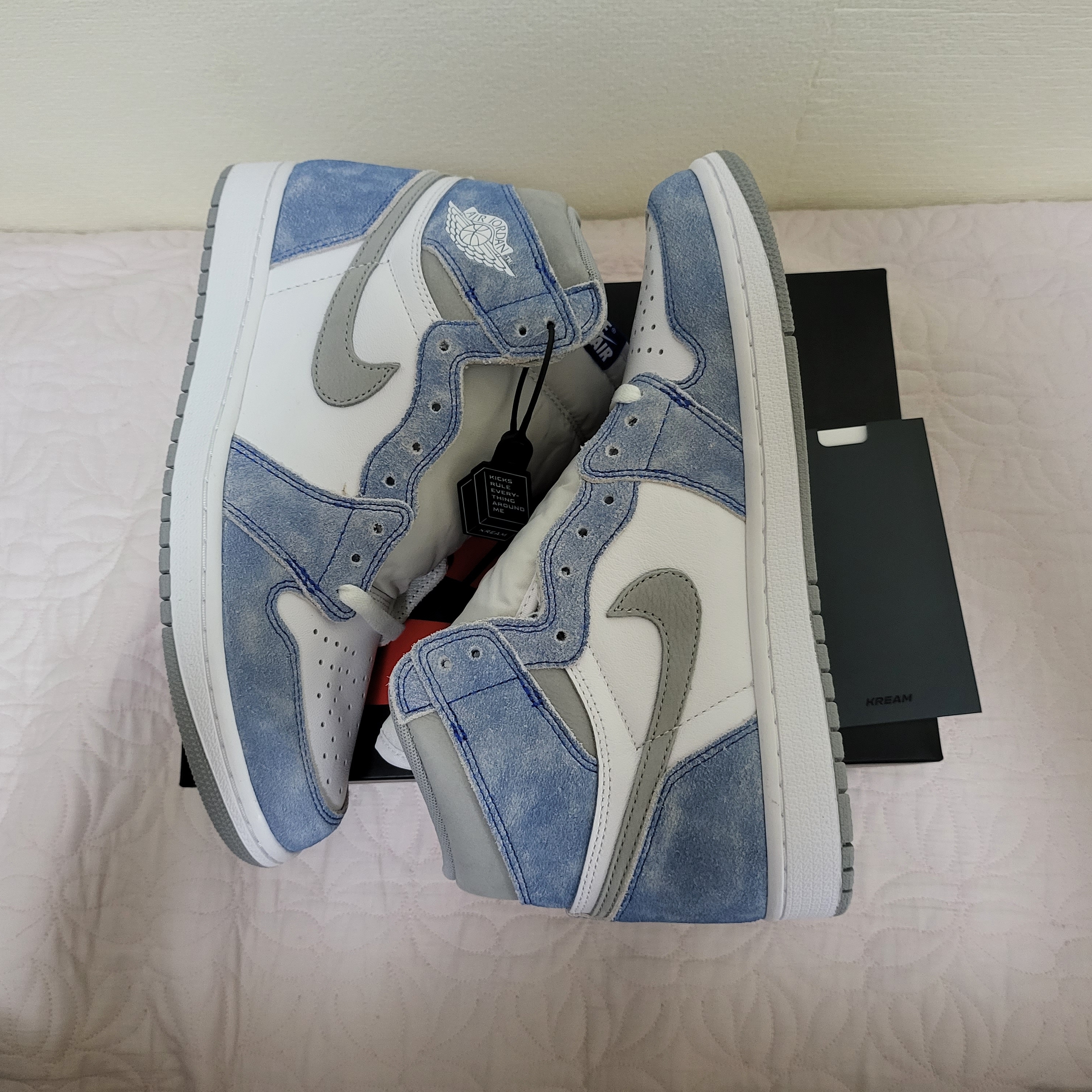 Jordan 1 Retro High OG Hyper Royal 착용 스타일