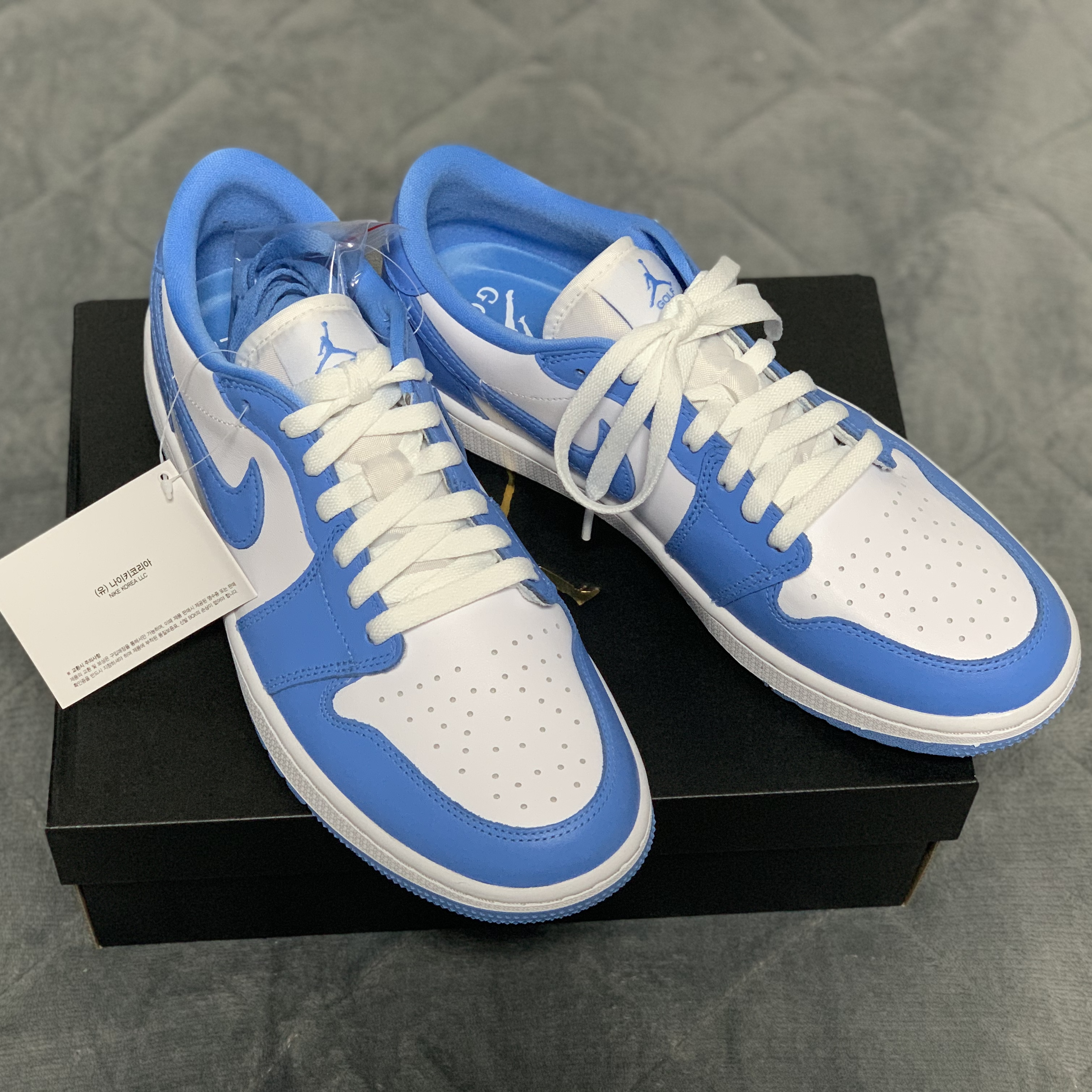 Jordan 1 Low Golf White and University Blue 착용 스타일 - 4