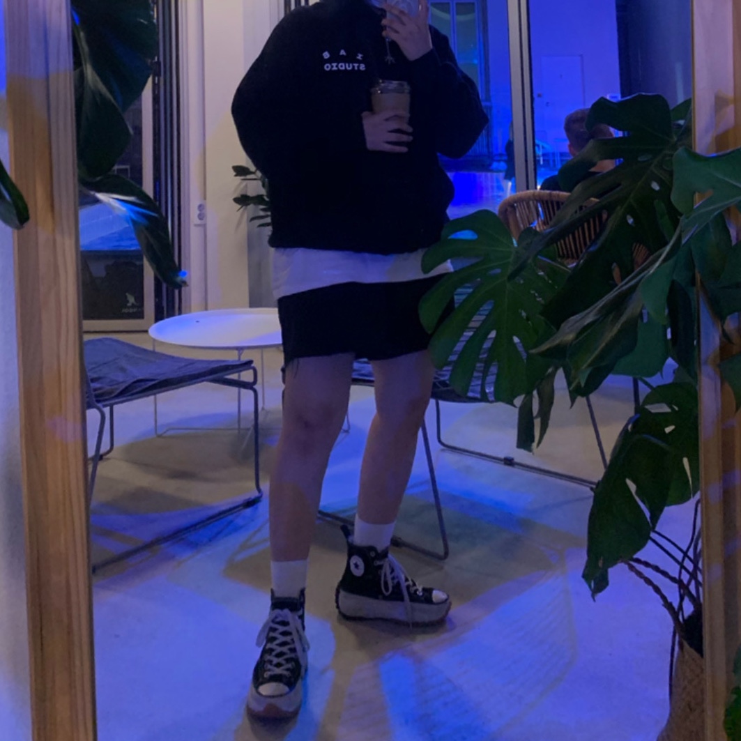 IAB Studio Hoodie Black White, Converse x JW Anderson Run Star Hike Hi Black 착용 스타일
