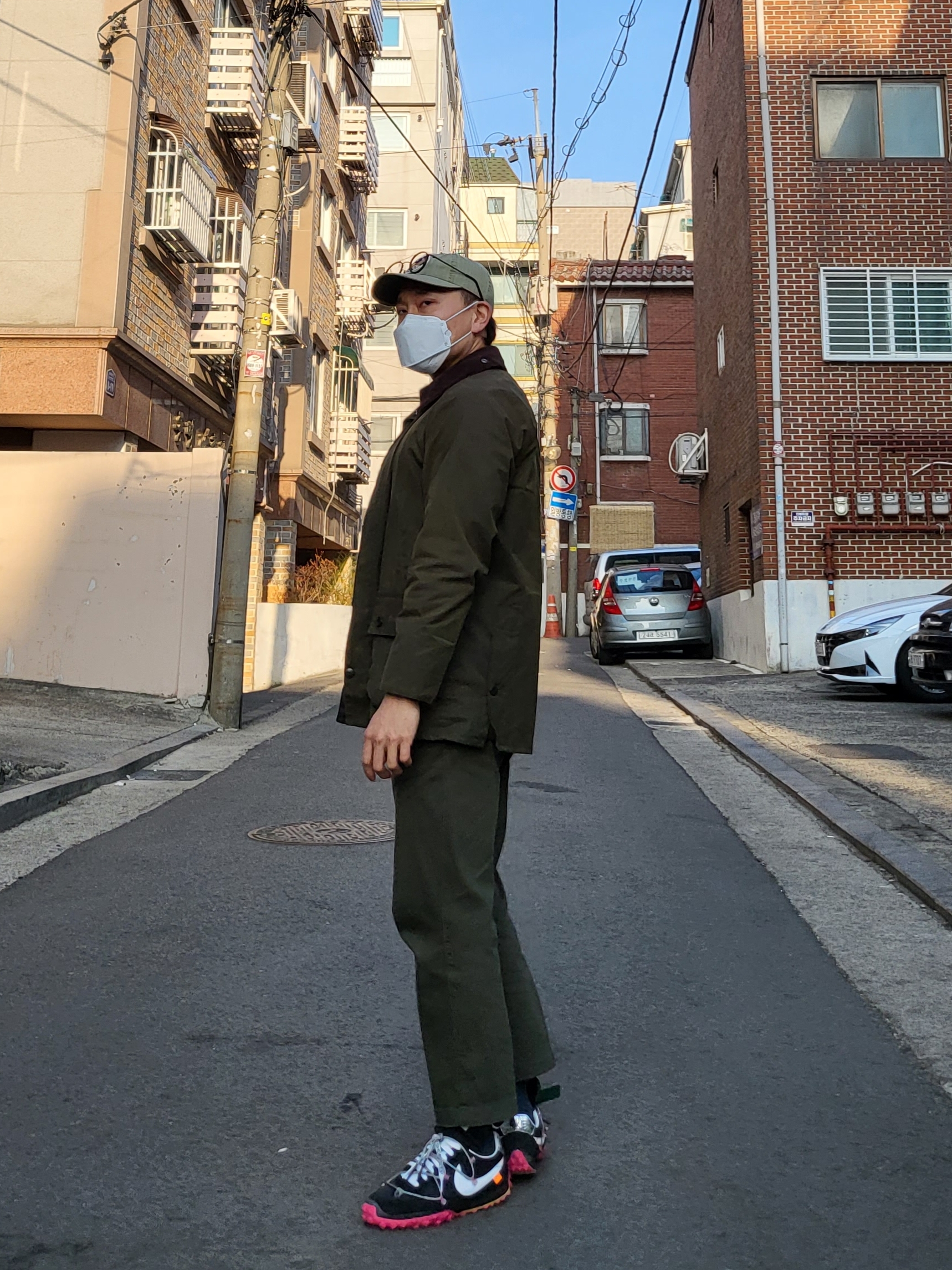 Double RL Garment Dyeing Twill Ball Cap Green, Barbour Classic Bedale Wax Jacket Olive 착용 스타일 - 2