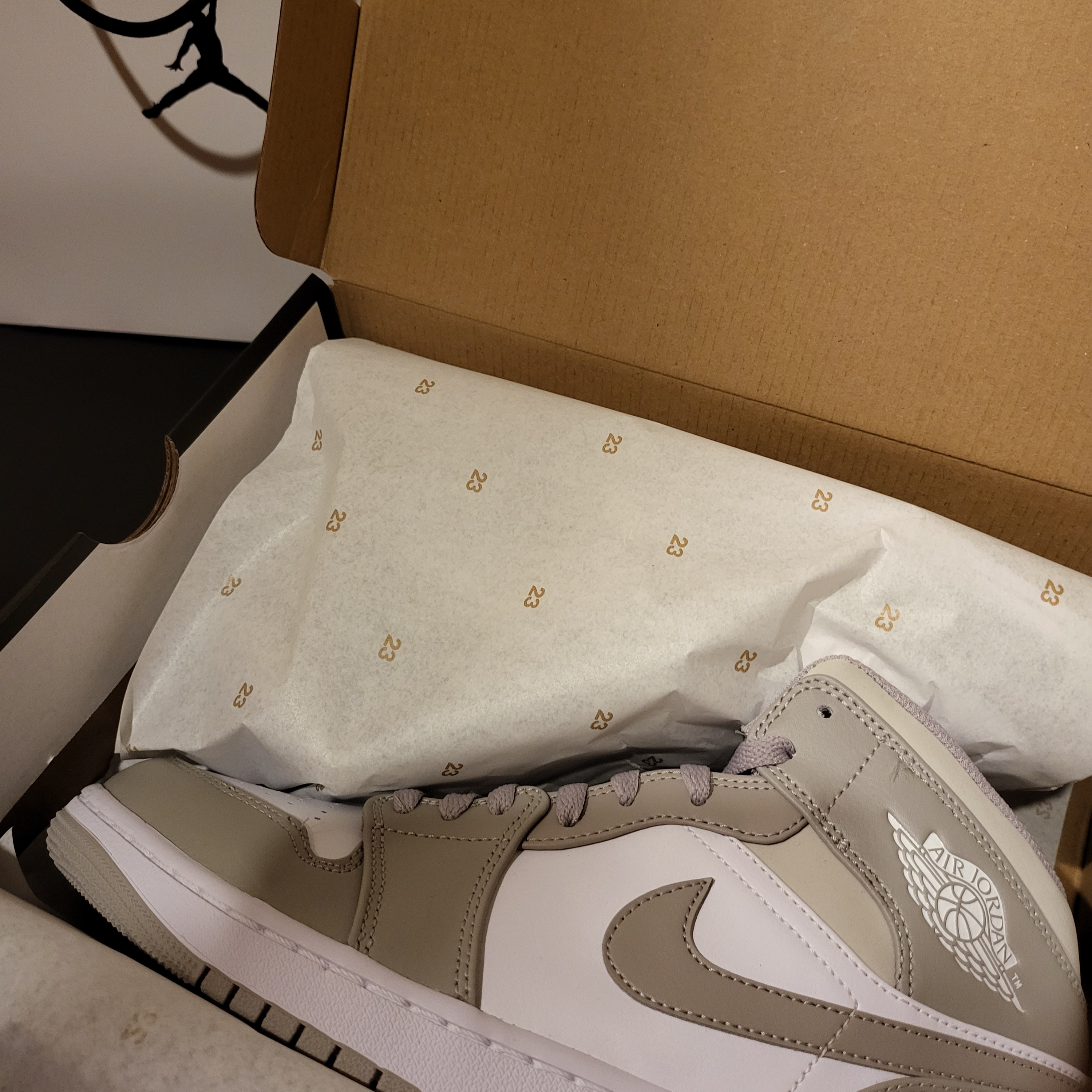 Jordan 1 Mid College Grey 착용 스타일 - 3