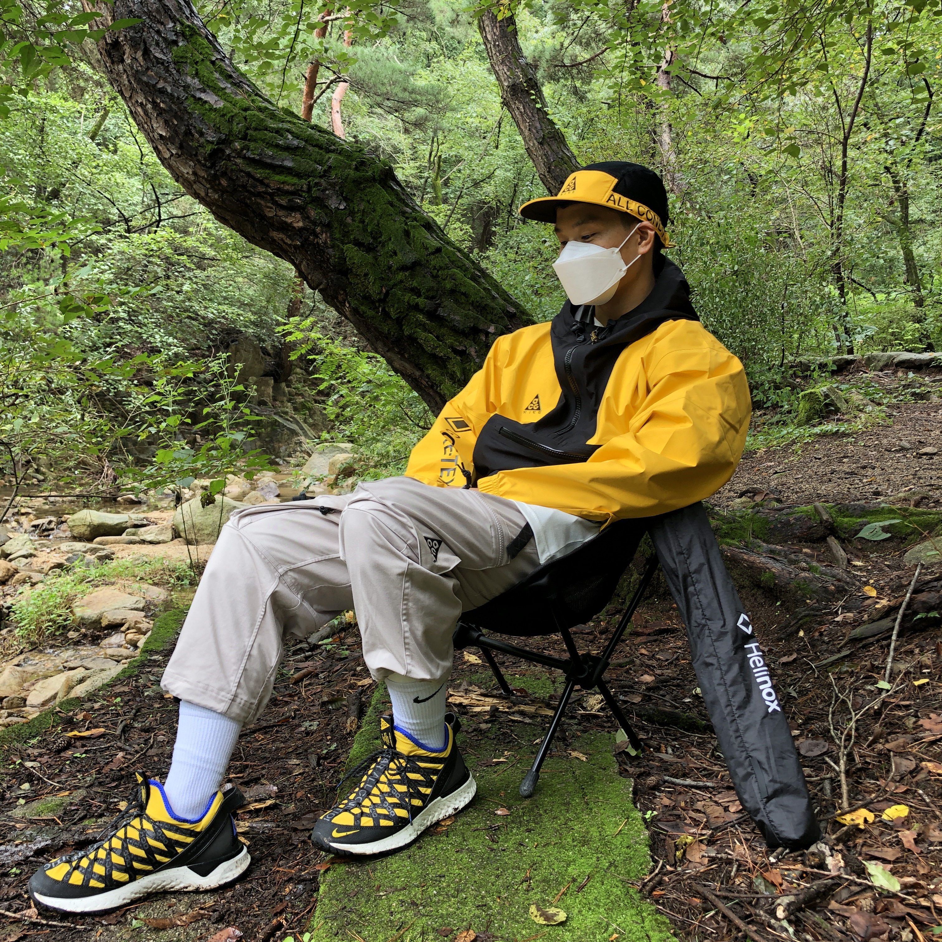 Nike ACG Gore-Tex Paclite Jacket University Gold Black - US/EU, Nike ACG React Terra Gobe Amarillo 착용 스타일