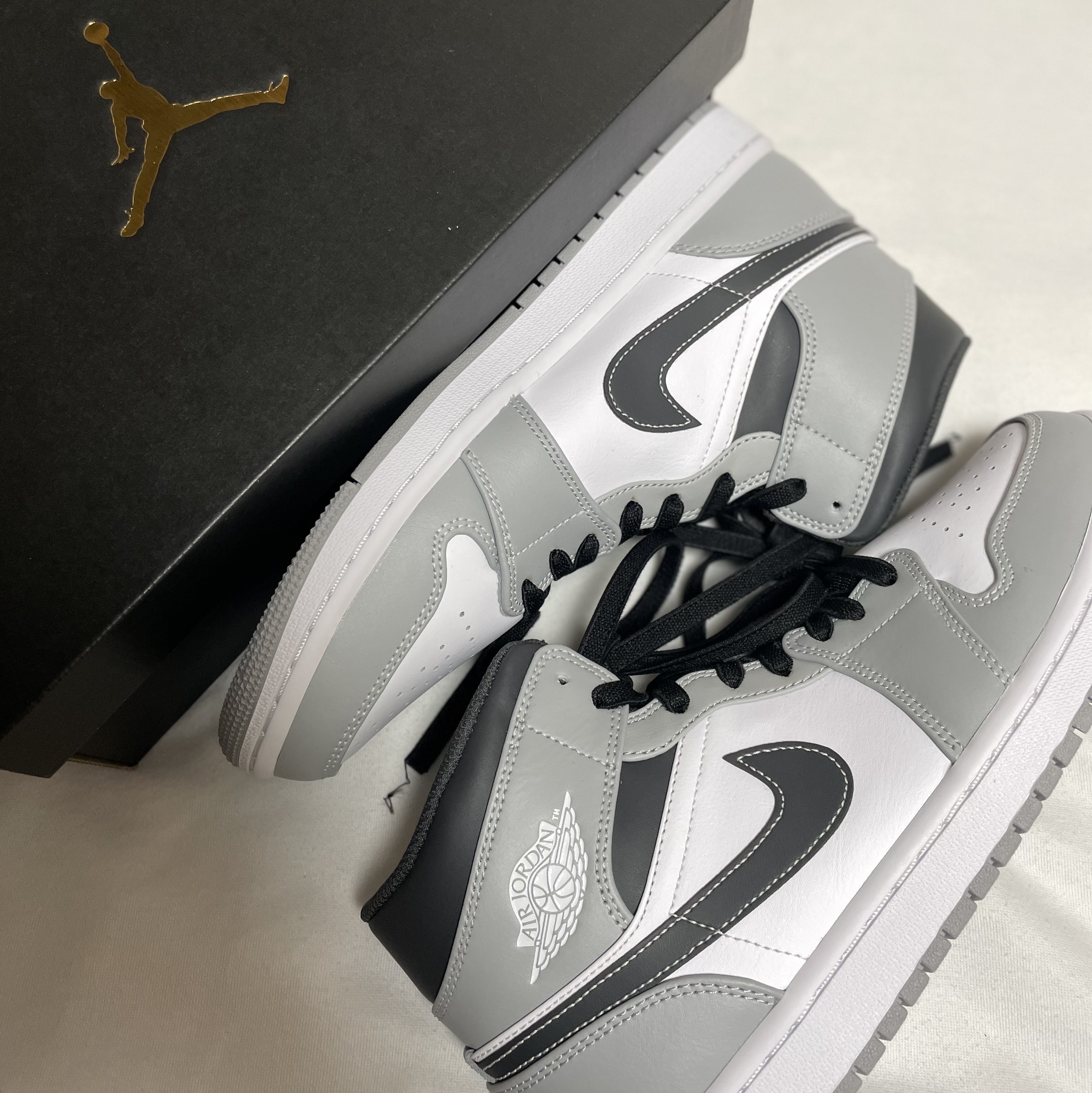 Jordan 1 Mid Light Smoke Grey Anthracite 착용 스타일