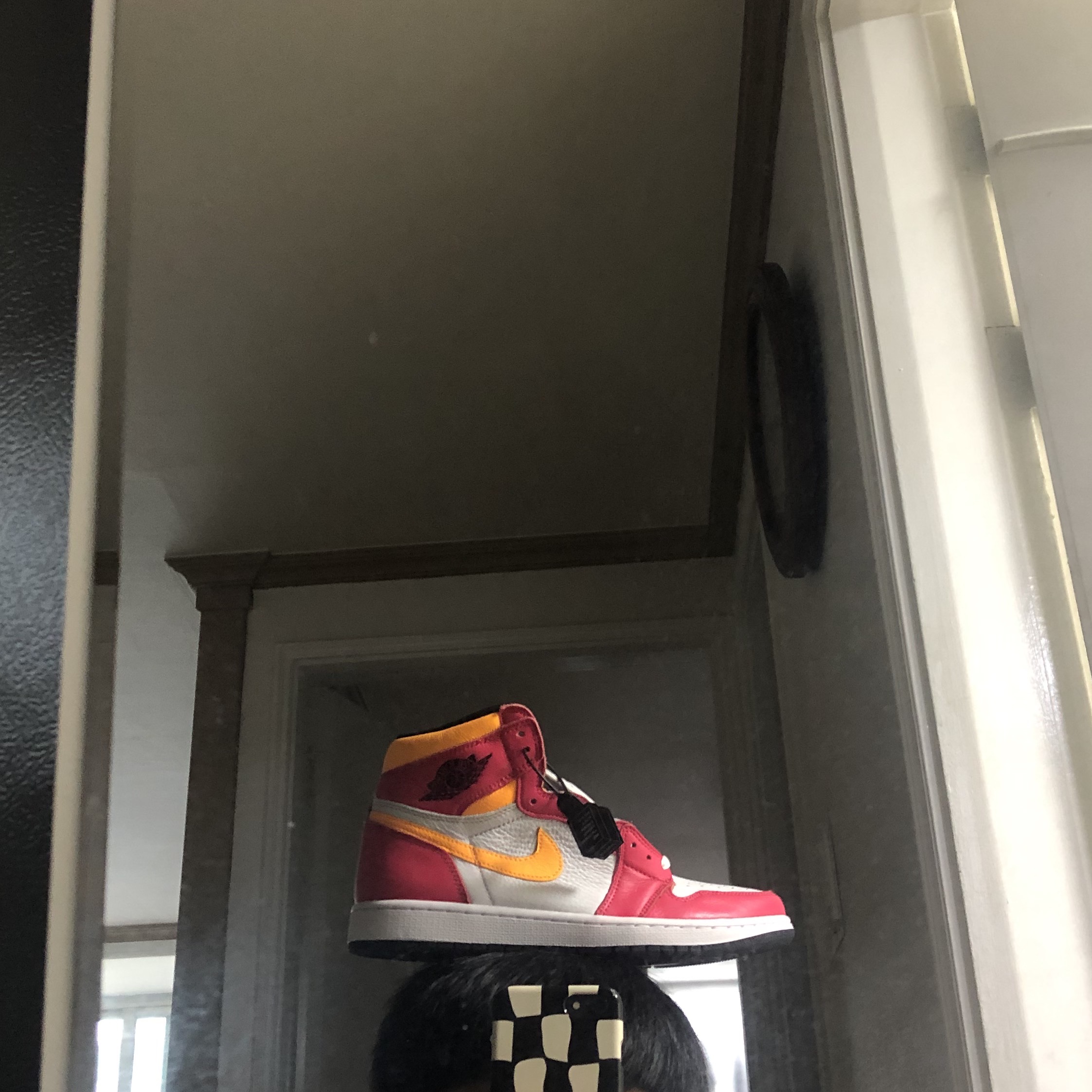 Jordan 1 Retro High OG Light Fusion Red 착용 스타일 - 3
