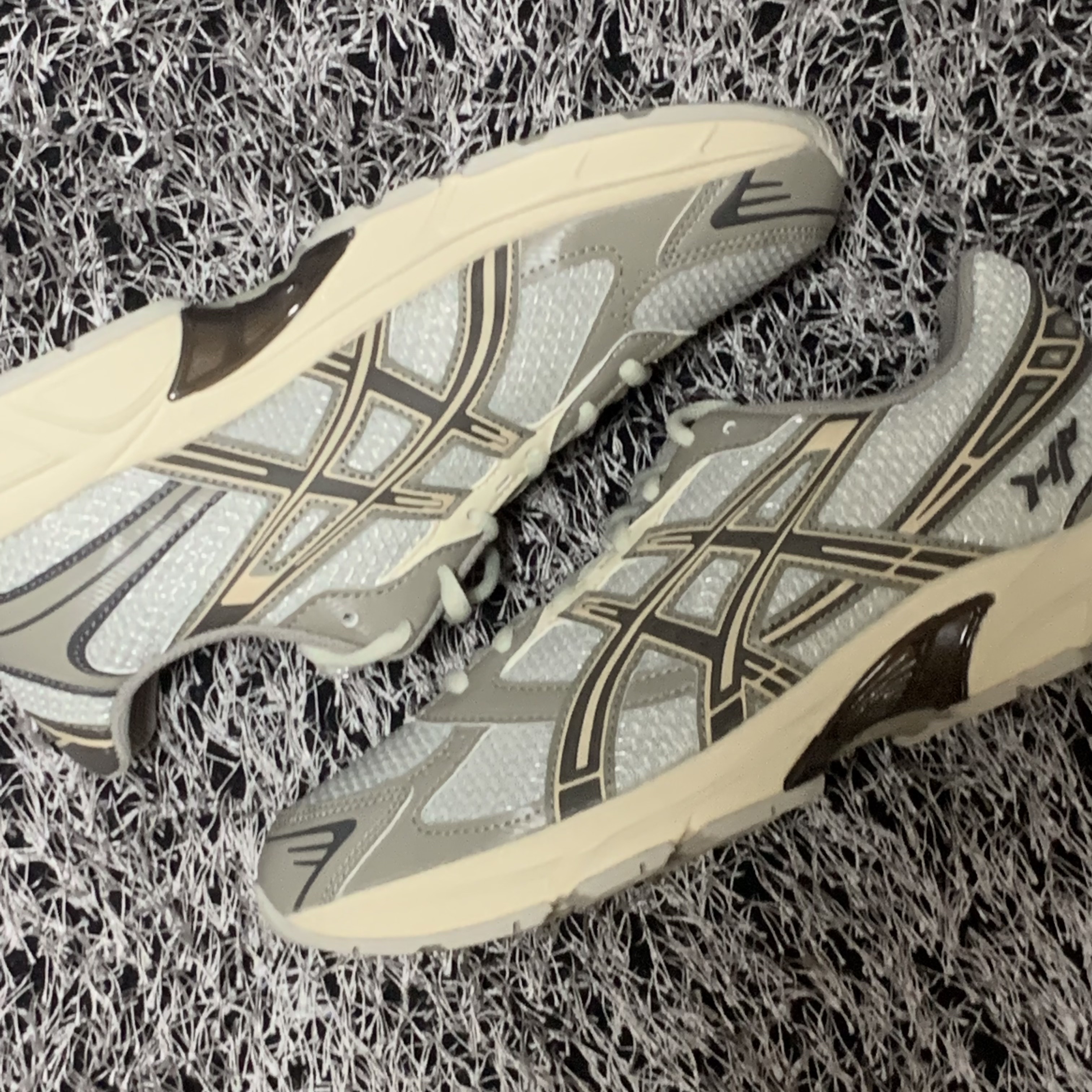Asics x I4P Gel-1130 Glacier Grey Mink 착용 스타일