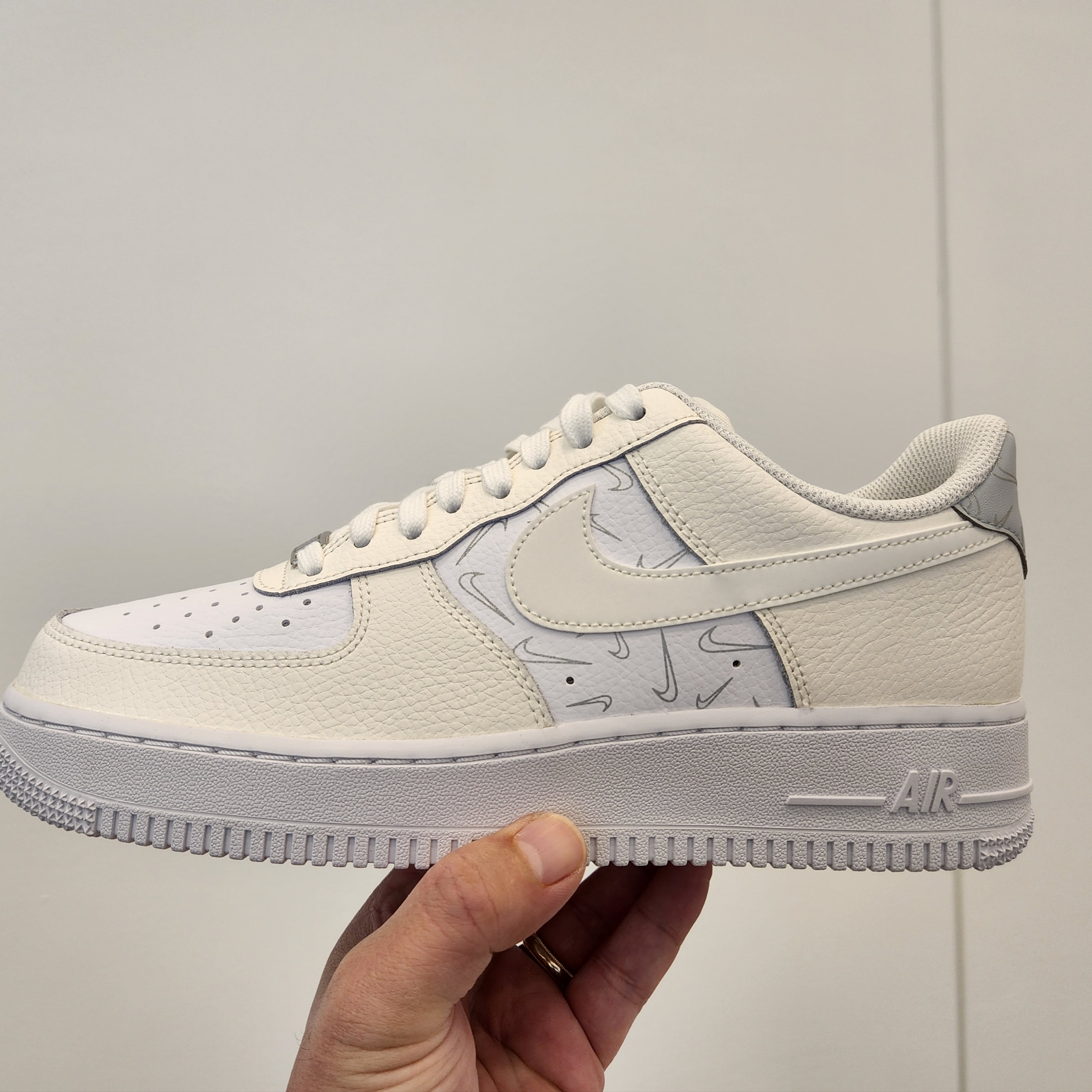(W) Nike Air Force 1 '07 Low Sail White 착용 스타일 - 1