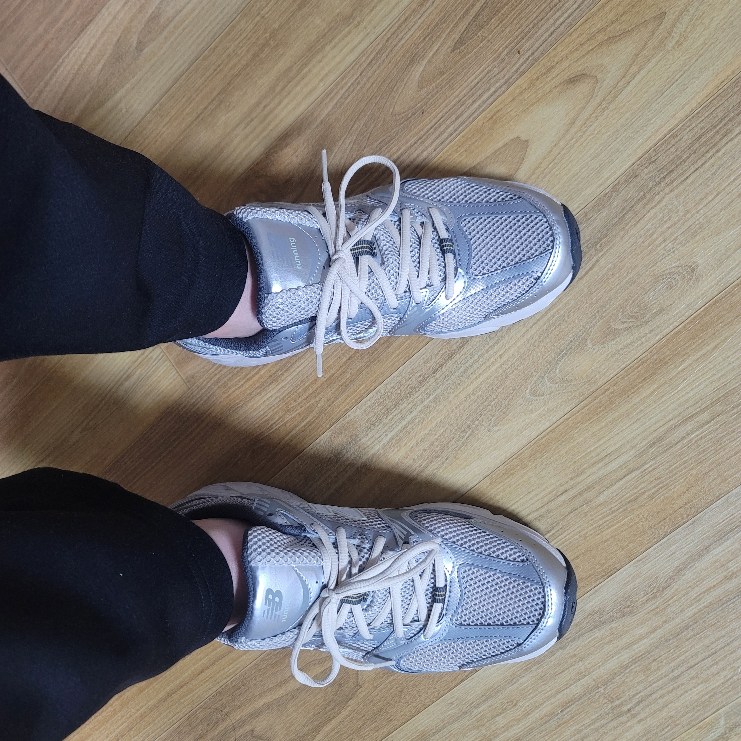 New Balance 530 Earth 착용 스타일 - 1
