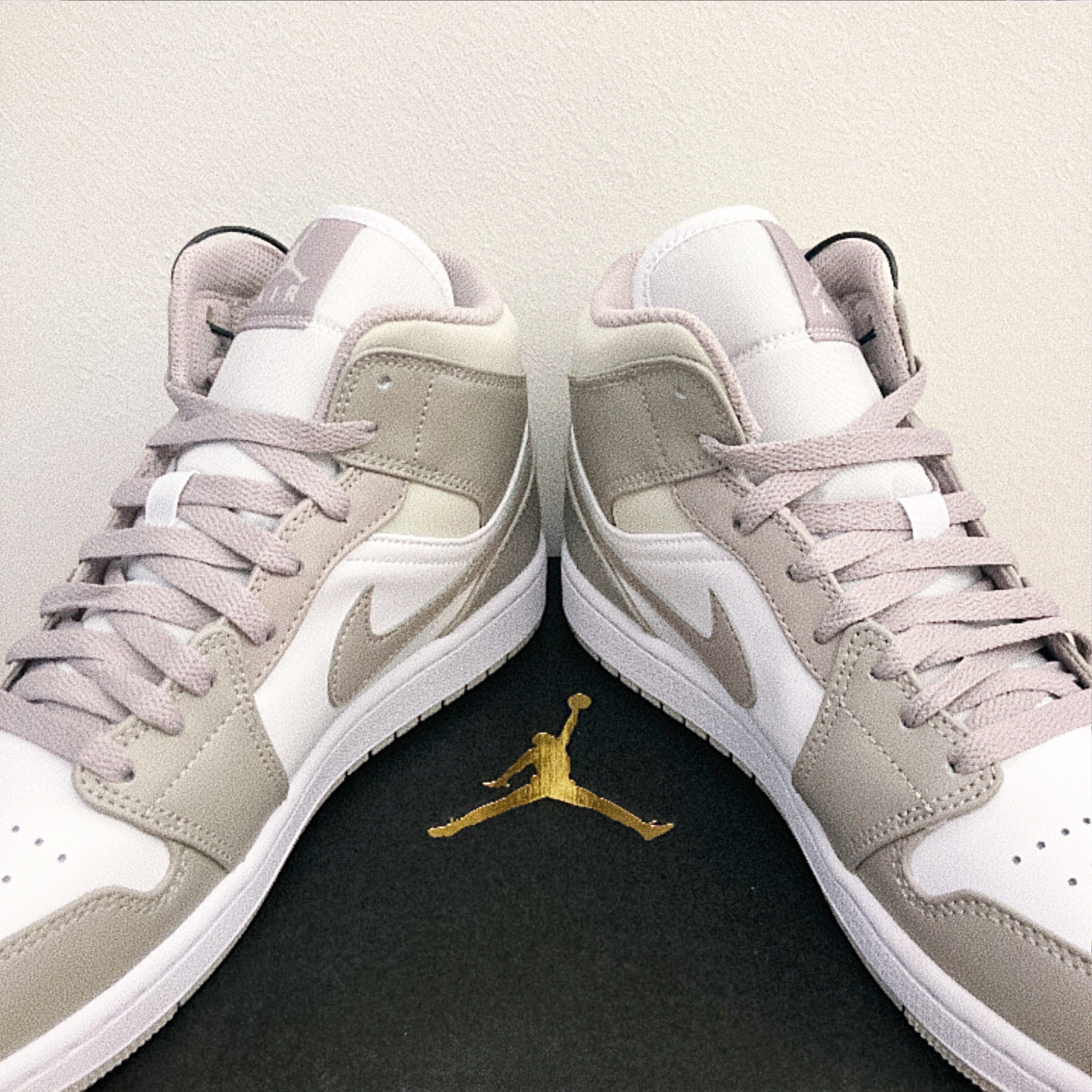 Jordan 1 Mid College Grey 착용 스타일 - 3