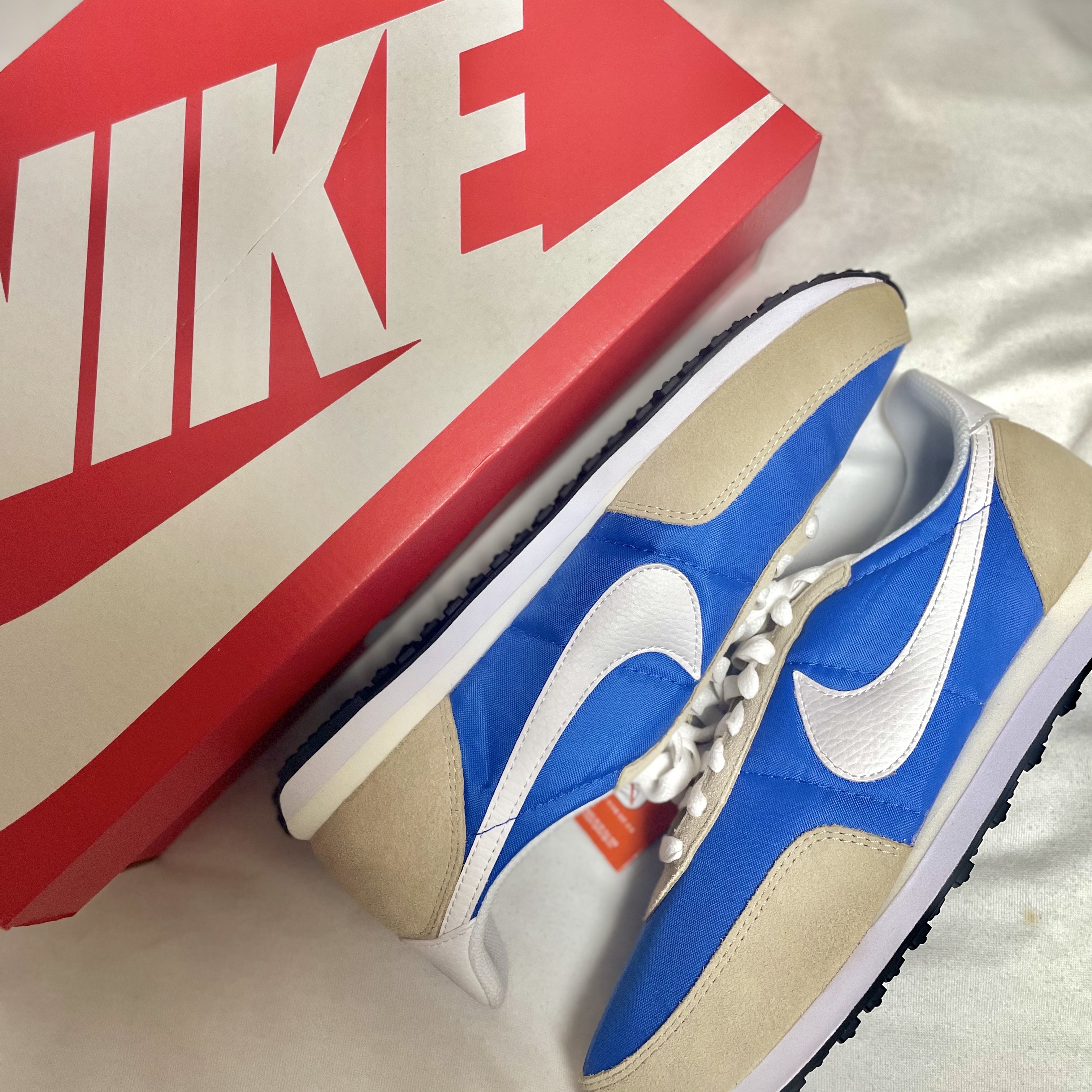 Nike Waffle Trainer 2 Hyper Royal Rattan 착용 스타일