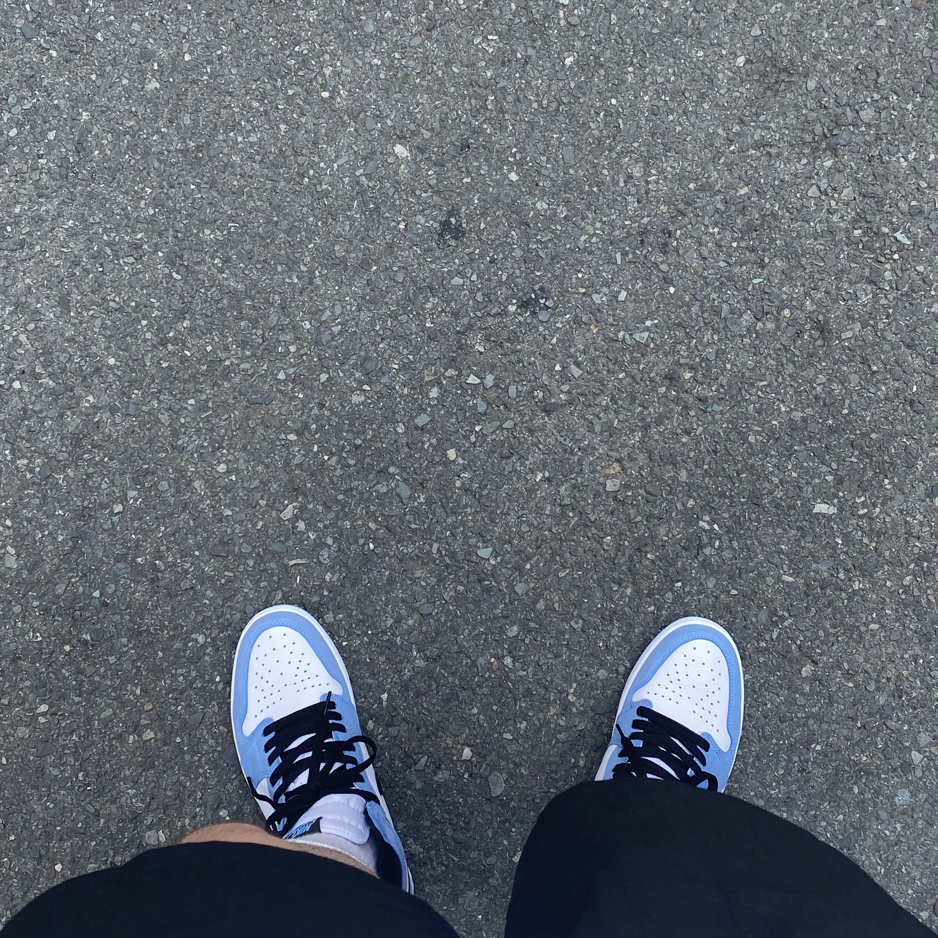 Jordan 1 Retro High OG University Blue 착용 스타일