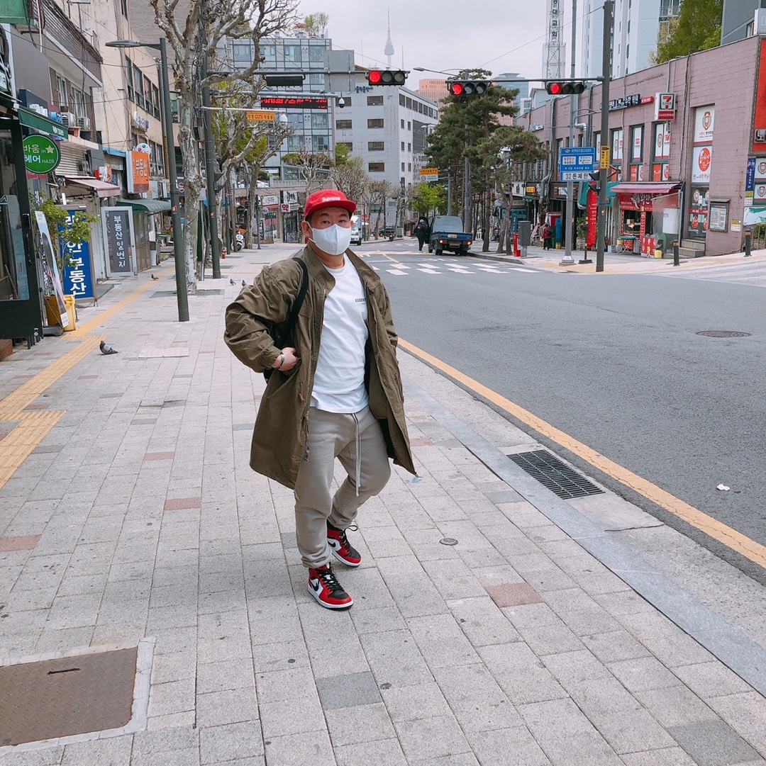 Essentials Sweatpants Olive/Khaki - 20FW, Jordan 1 Mid Chicago Black Toe 착용 스타일
