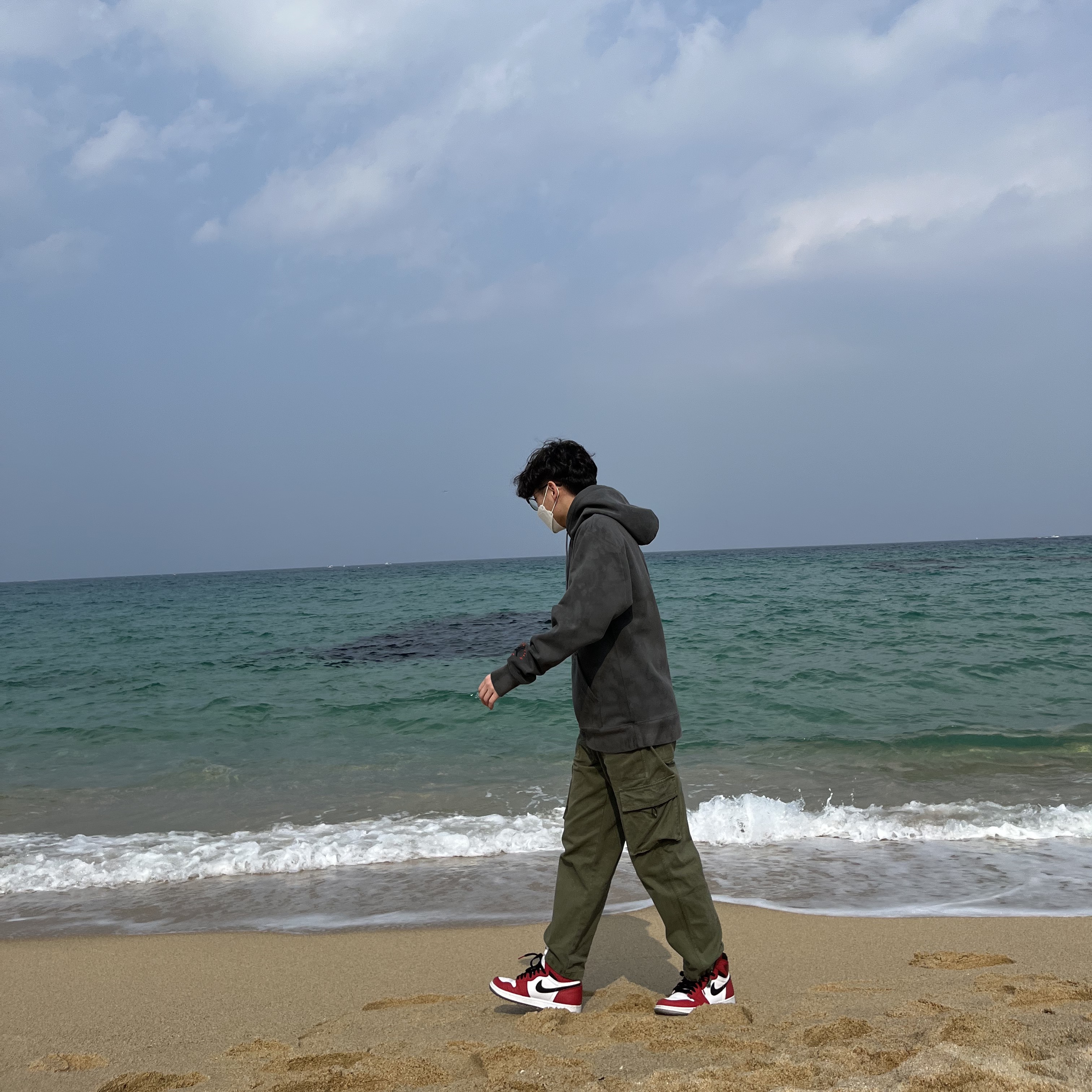 Jordan x Travis Scott Washed Suede Hoodie Grey, Jordan 1 Retro High Spider-Man Origin Story 착용 스타일 - 2