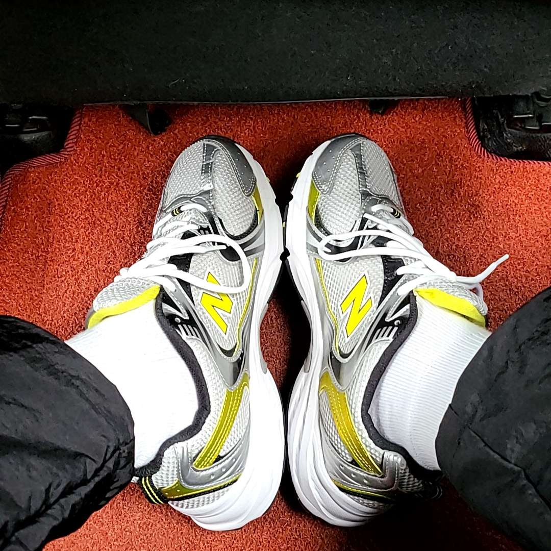 New Balance 530 Silver 착용 스타일 - 3