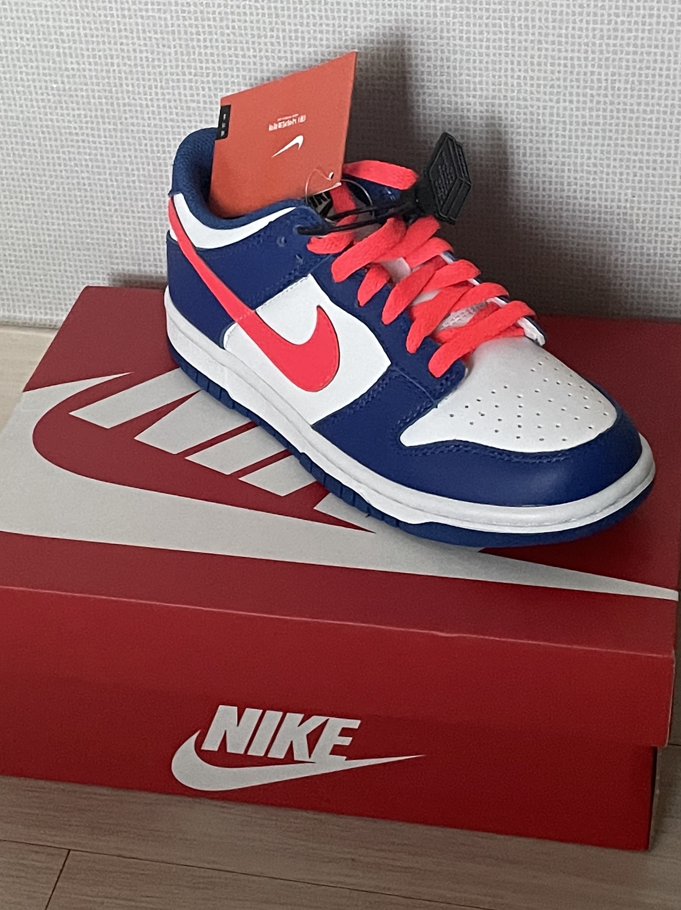 (GS) Nike Dunk Low Bright Crimson Game Royal 착용 스타일 - 1