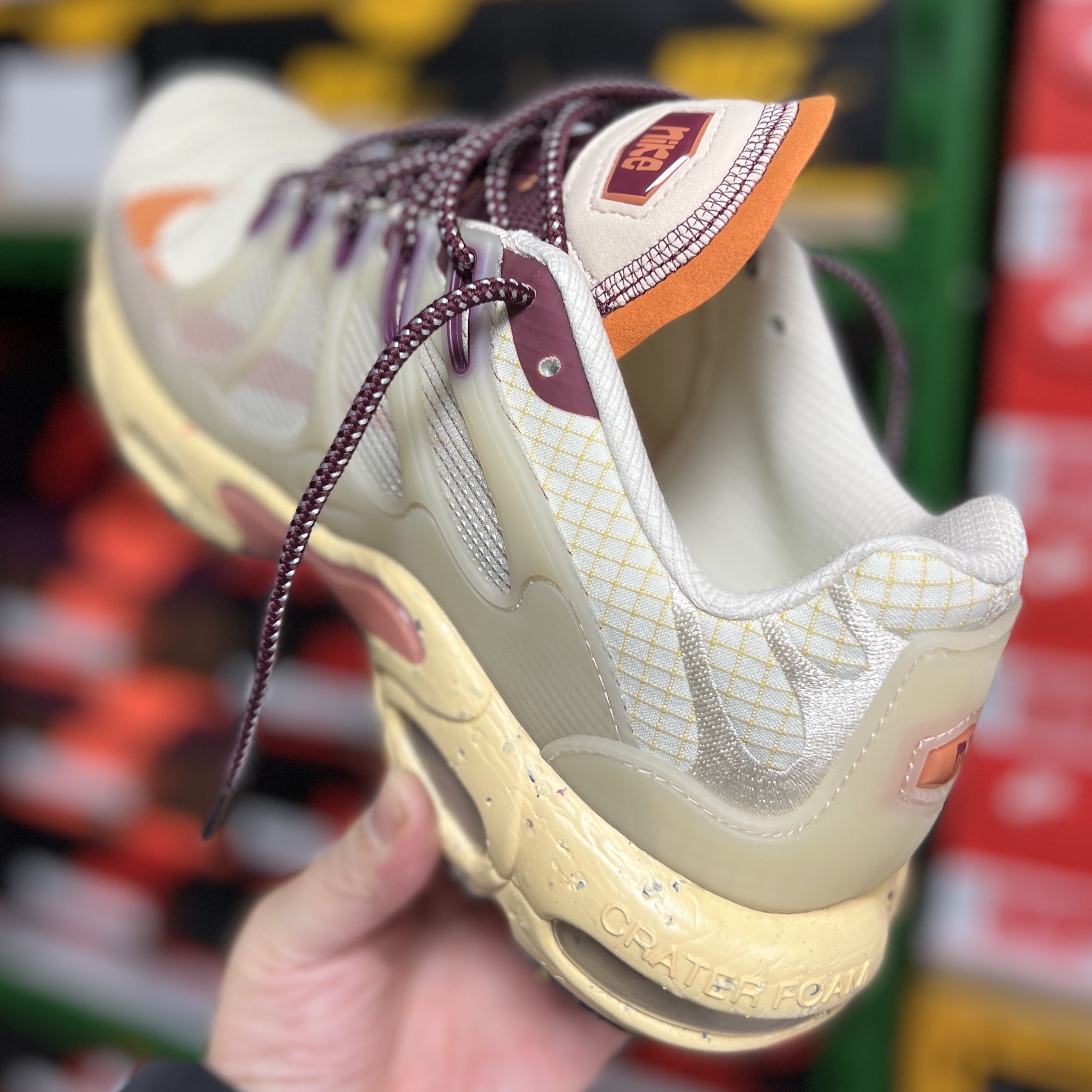 Nike Air Max Terrascape Plus Pearl White and Dark Beetroot 착용 스타일 - 2