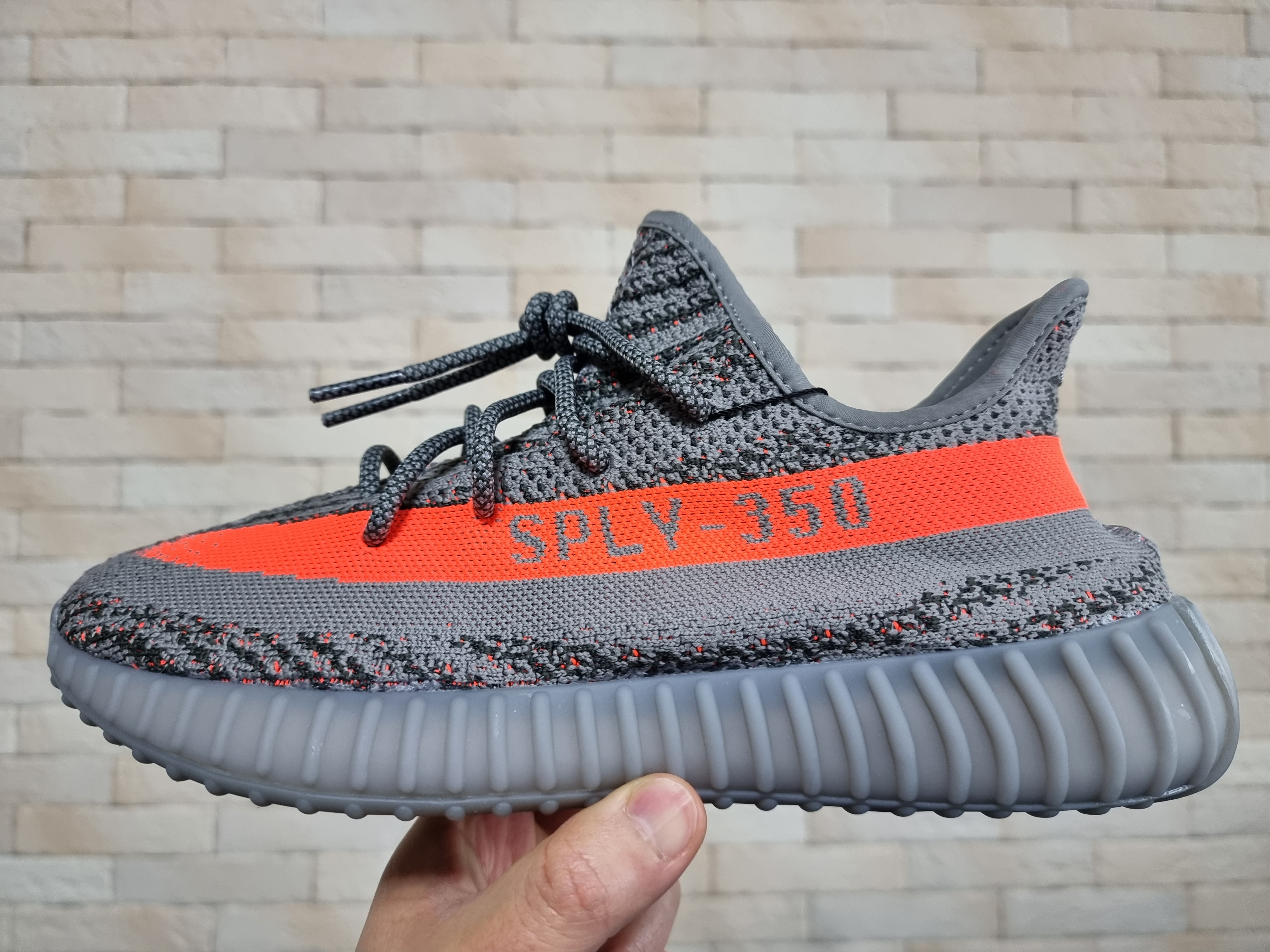 Adidas Yeezy Boost 350 V2 Beluga - Reflective 착용 스타일 - 2