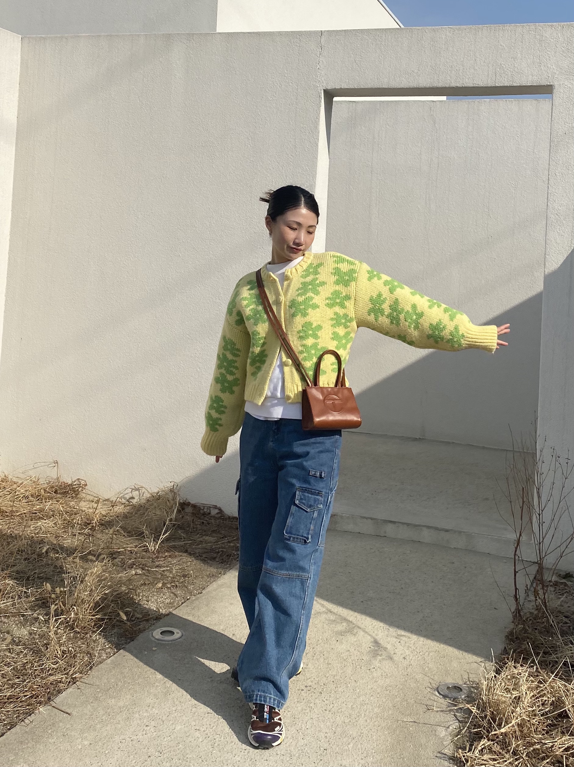 Telfar Small Shopping Bag Tan 착용 스타일 - 3
