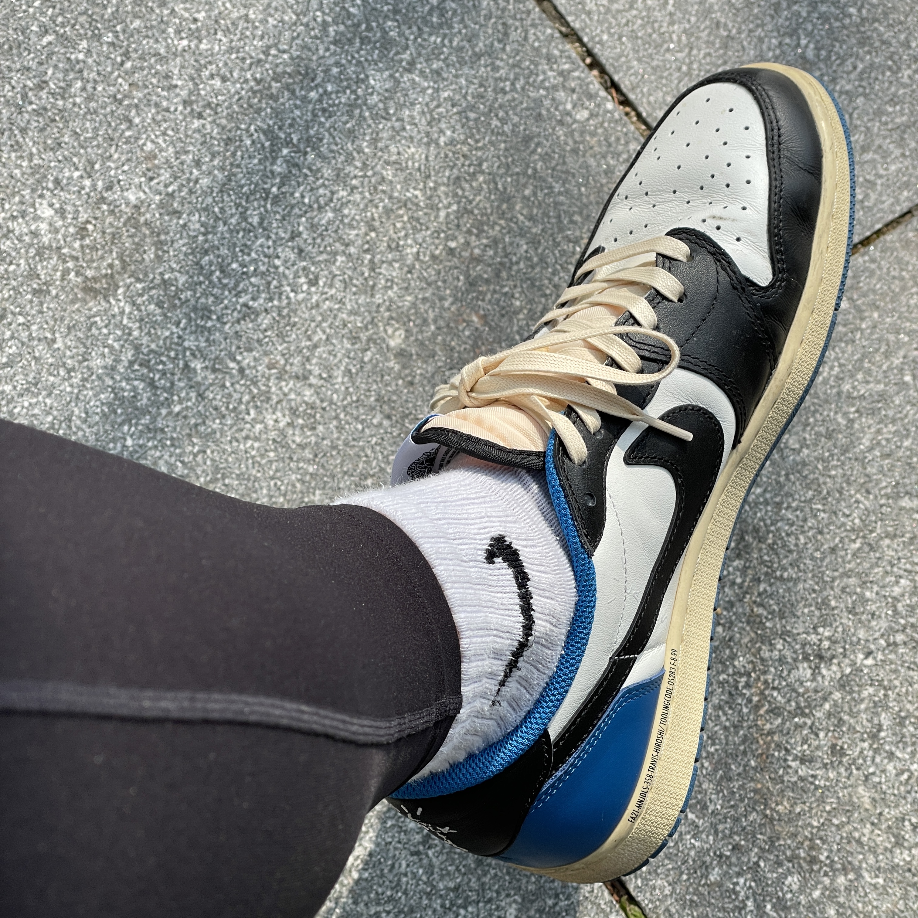 Jordan 1 x Travis Scott x Fragment Retro Low OG SP Military Blue 착용 스타일