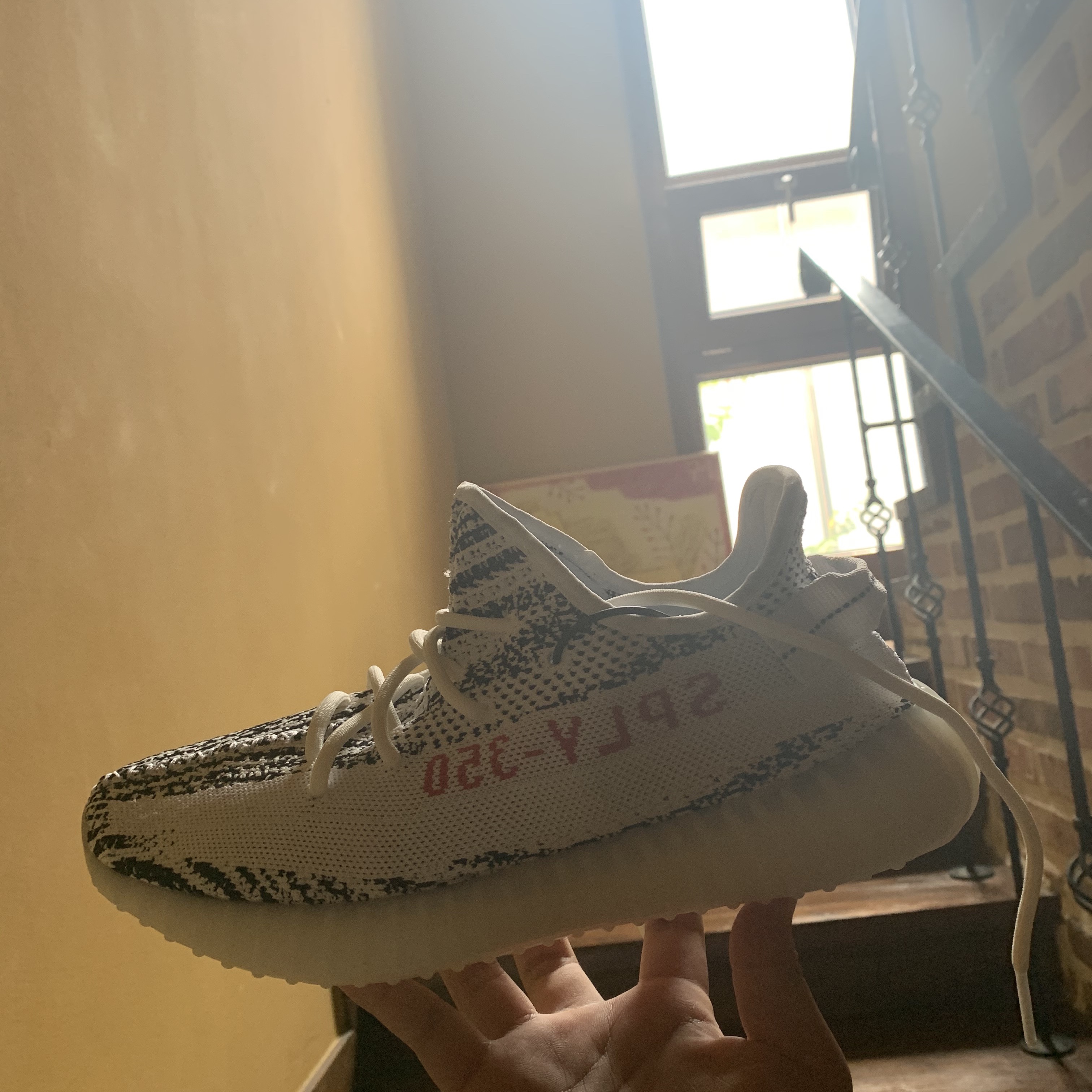 Adidas Yeezy Boost 350 V2 Zebra 2017/2019/2020 착용 스타일
