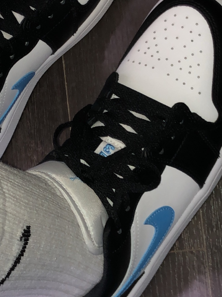 (W) Jordan 1 Low Black University Blue 착용 스타일 - 2