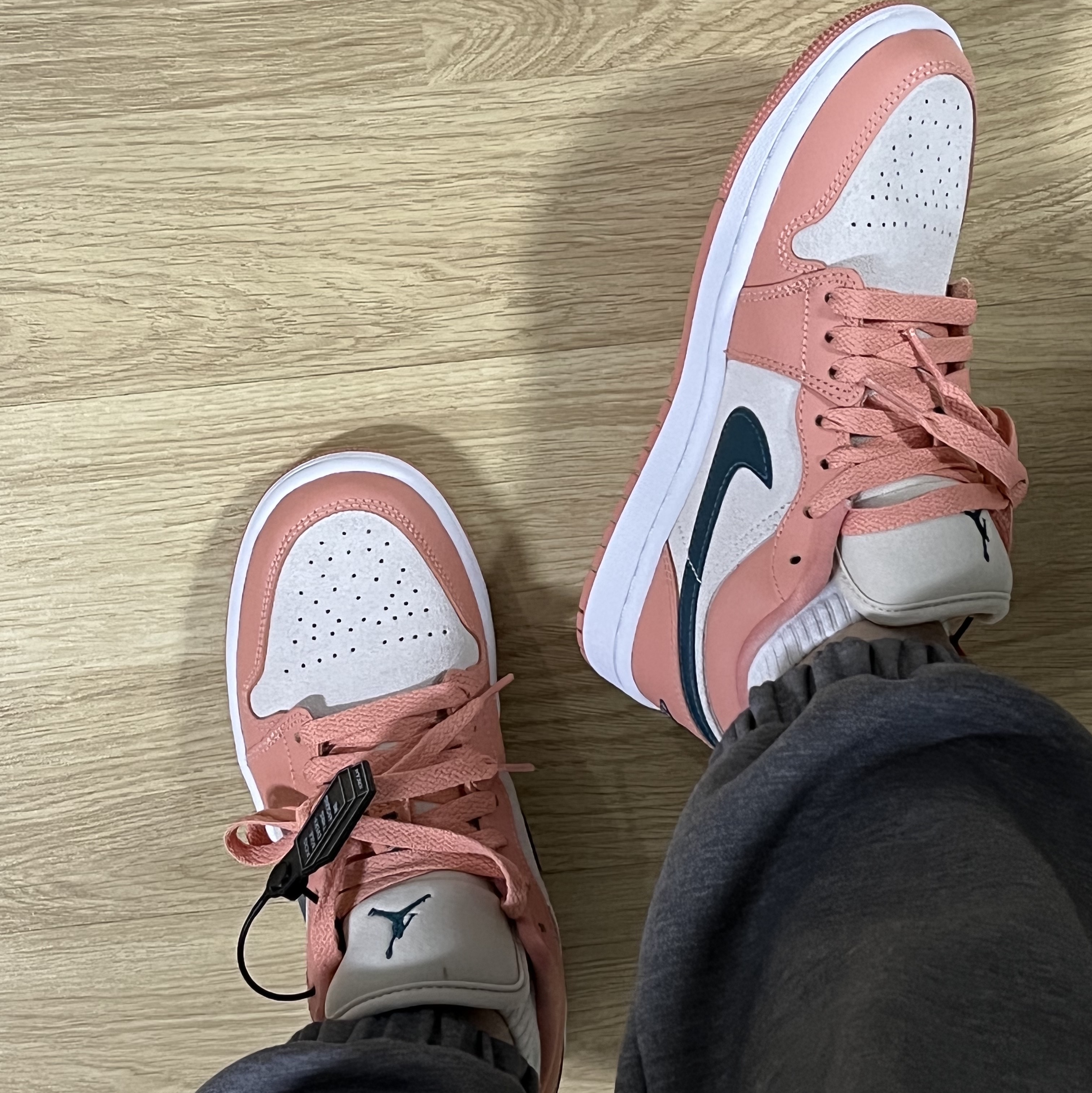 (W) Jordan 1 Low Light Madder Root 착용 스타일 - 4