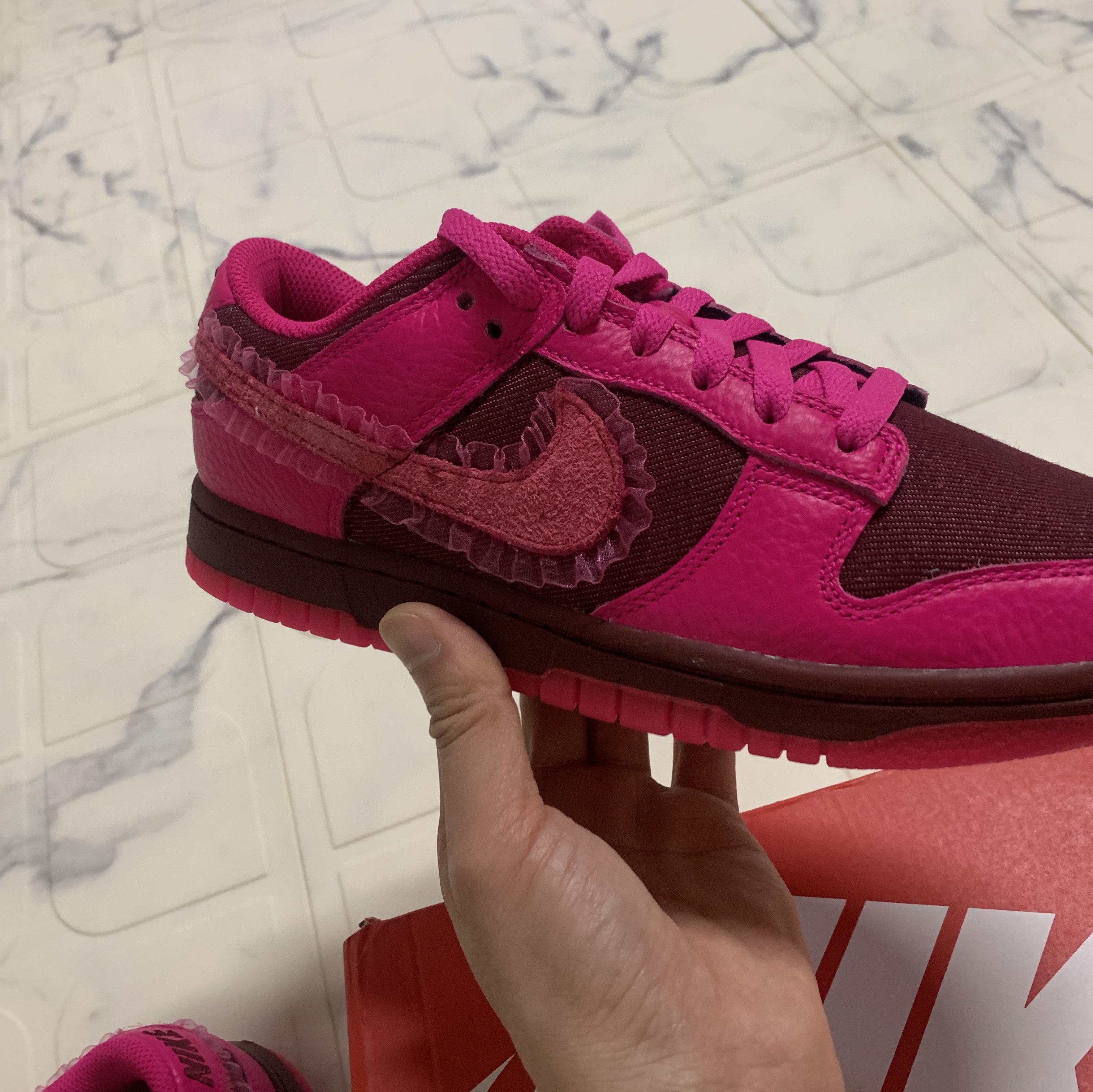 (W) Nike Dunk Low Prime Pink 착용 스타일 - 2