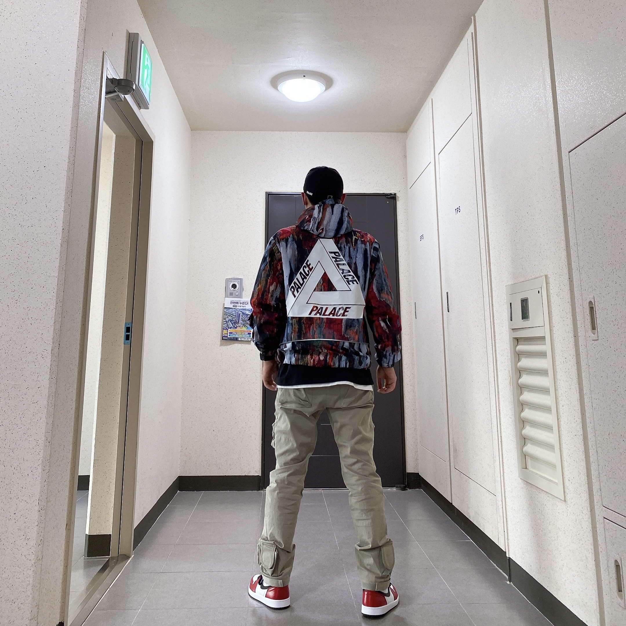 Palace Utility Jacket Tree Bark - 21FW, Jordan 1 Retro High OG Light Fusion Red 착용 스타일 - 2