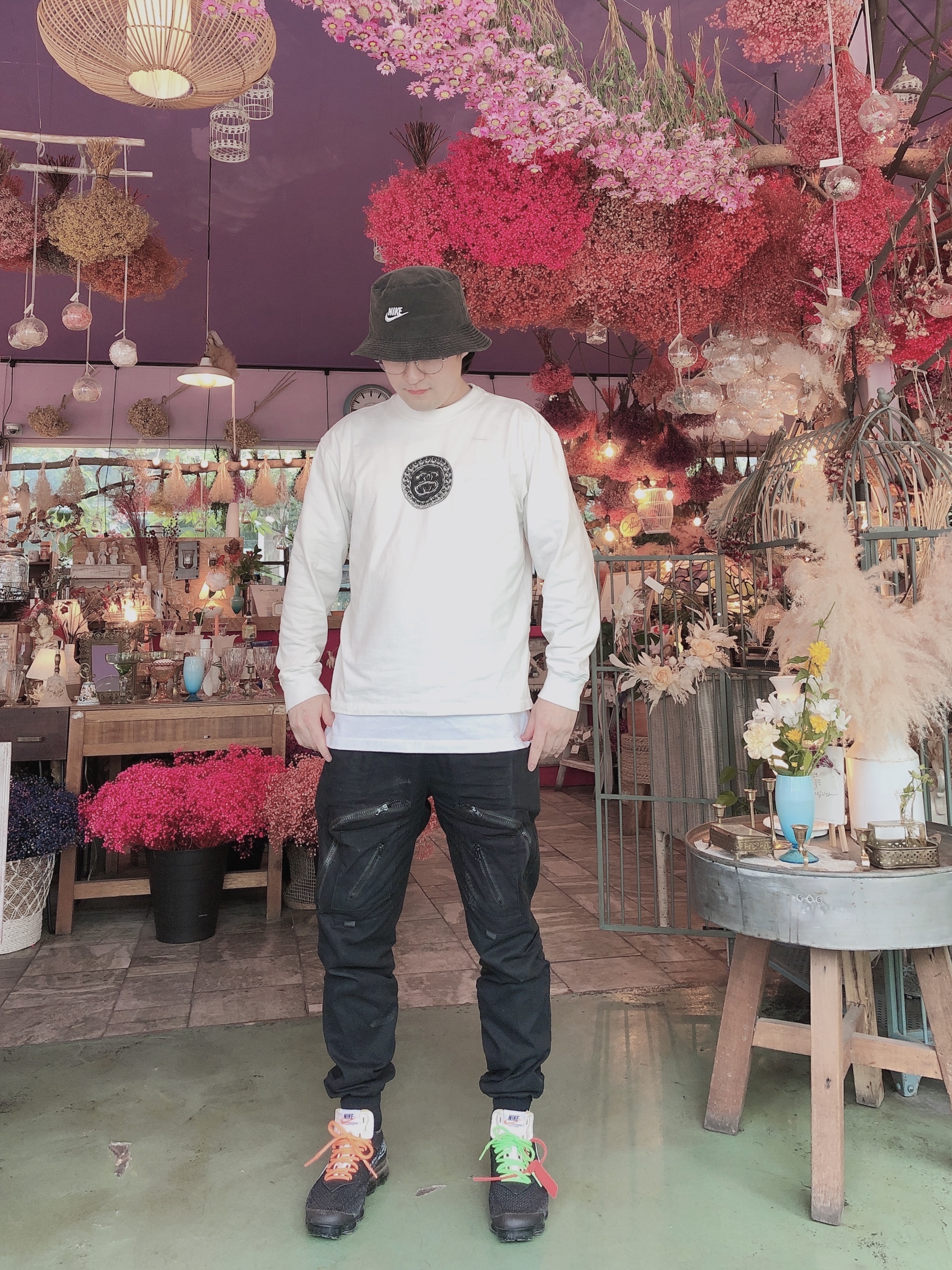 Nike x Off-White Air VaporMax OG Black The Ten, Nike x Stussy Big Swoosh LS T-Shirt White - Asia 착용 스타일