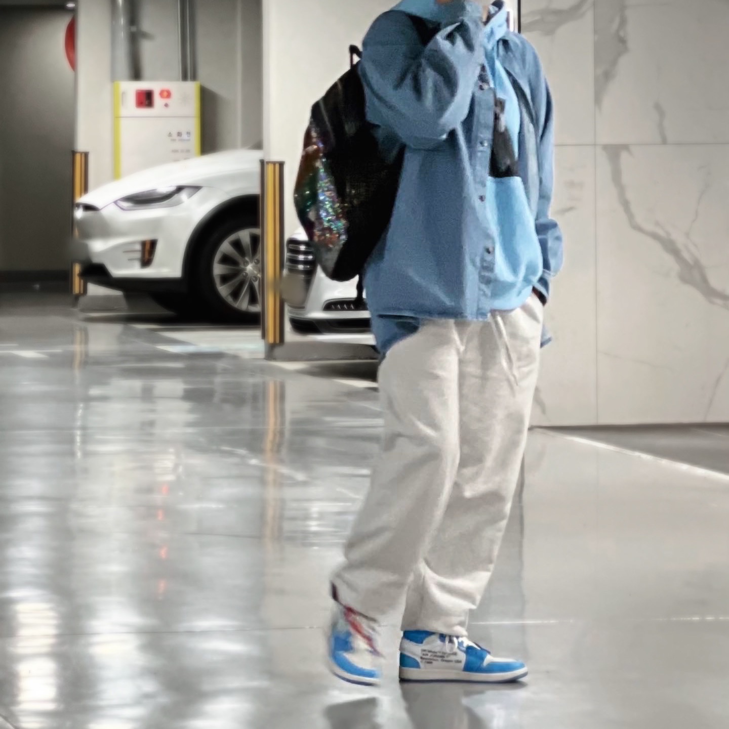 Jordan 1 x Off-White Retro High University Blue 착용 스타일 - 3