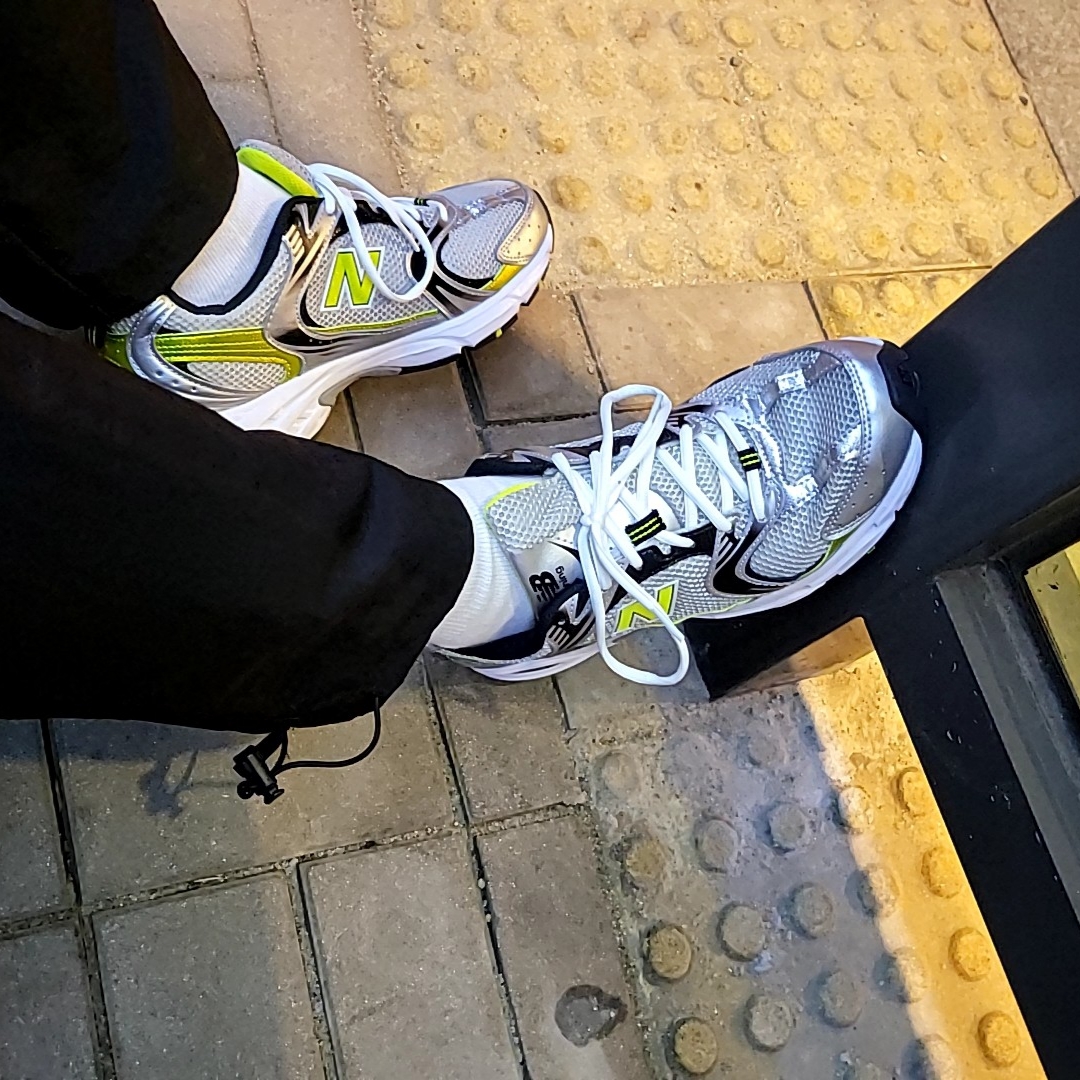New Balance 530 Silver 착용 스타일 - 2