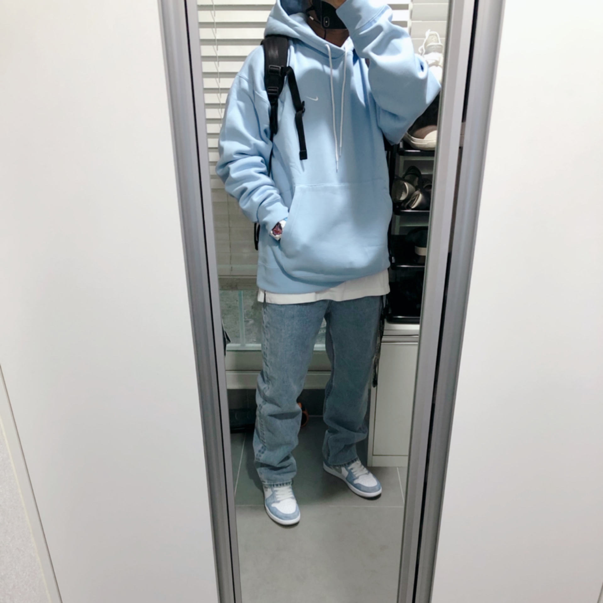 Nike NRG Solo Swoosh Fleece Hoodie Psychic Blue - US/EU, Jordan 1 Retro High OG Hyper Royal 착용 스타일