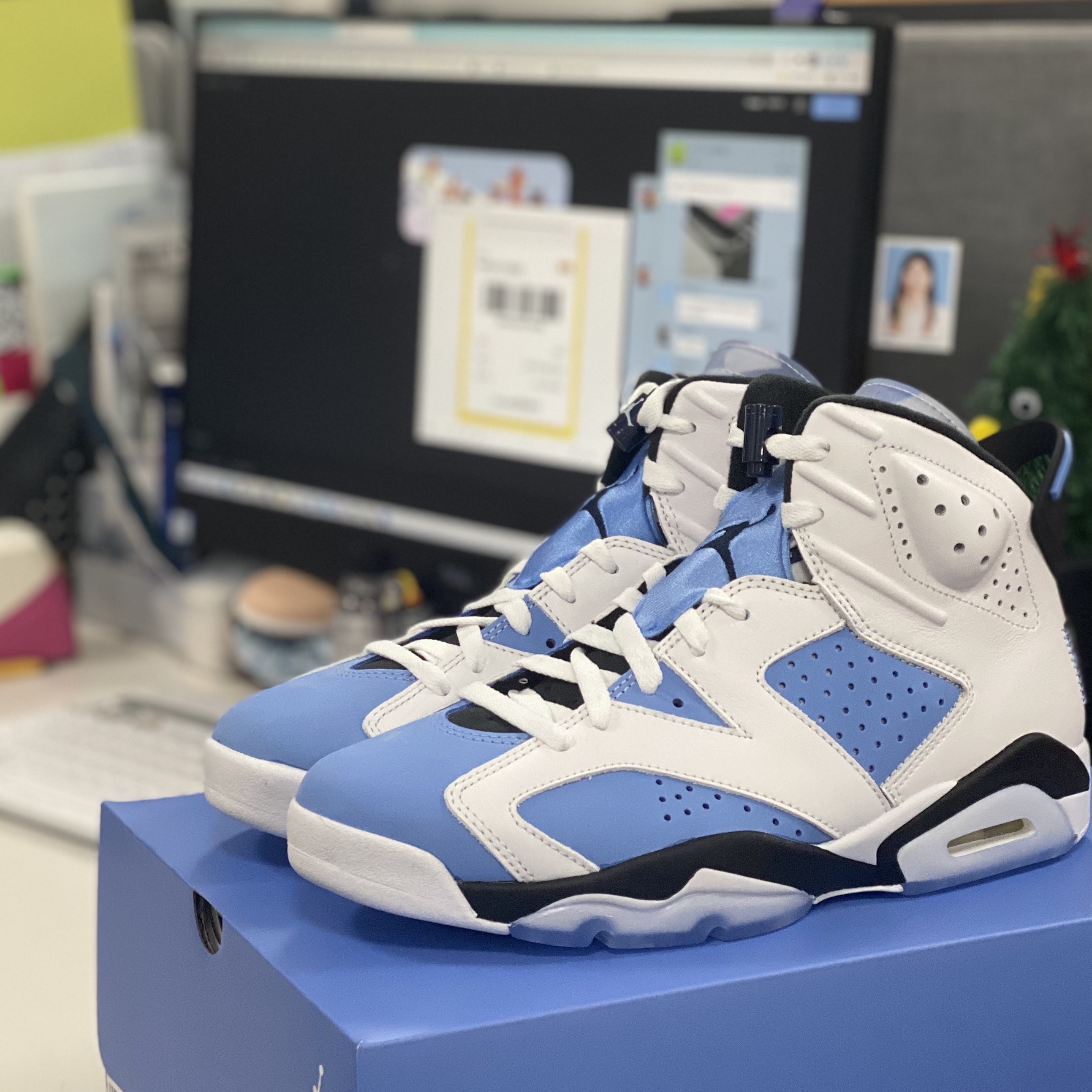 Jordan 6 Retro University Blue 착용 스타일