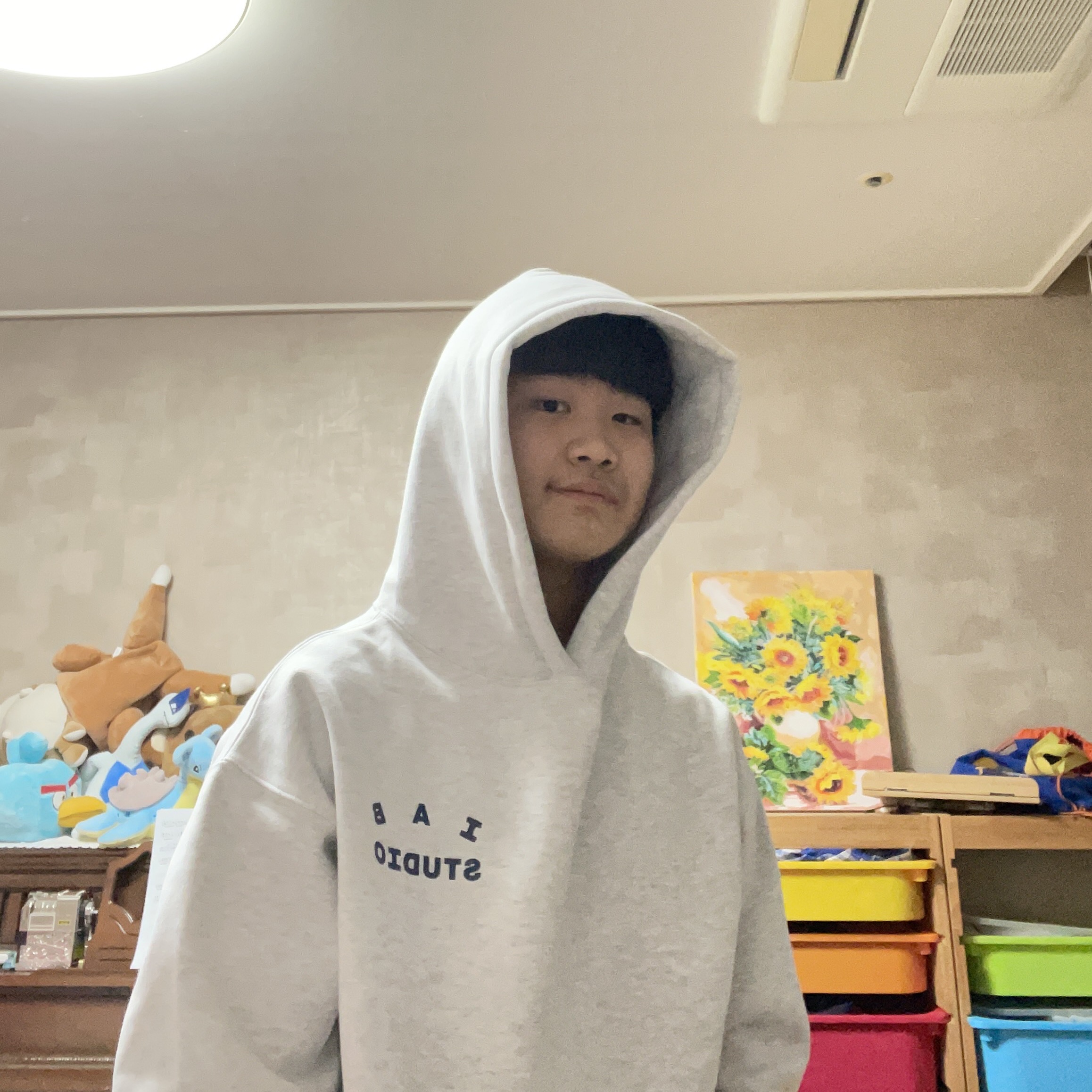 IAB Studio Hoodie Light Gray 착용 스타일