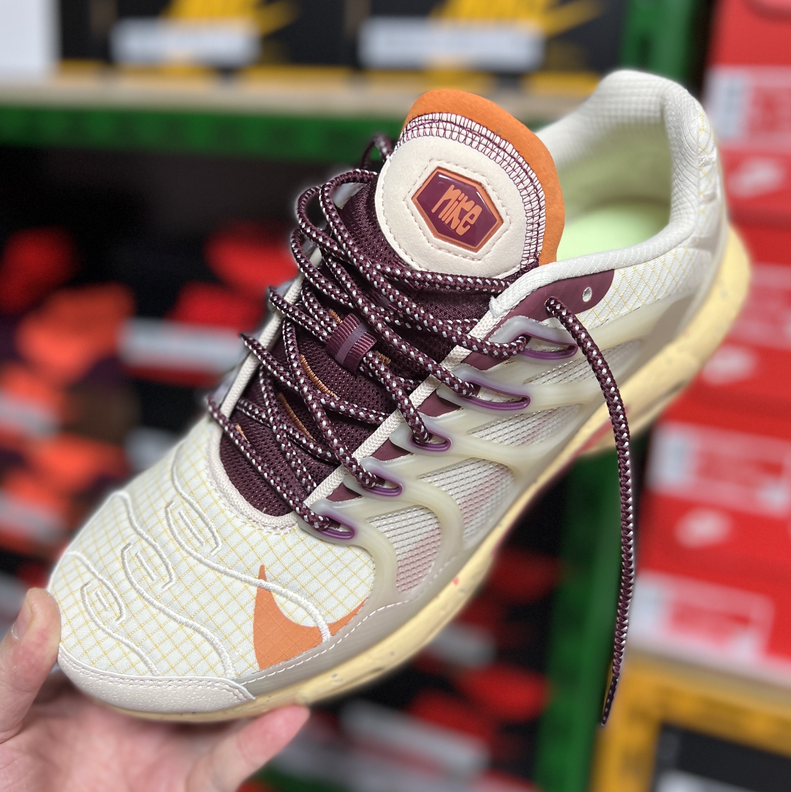 Nike Air Max Terrascape Plus Pearl White and Dark Beetroot 착용 스타일 - 1