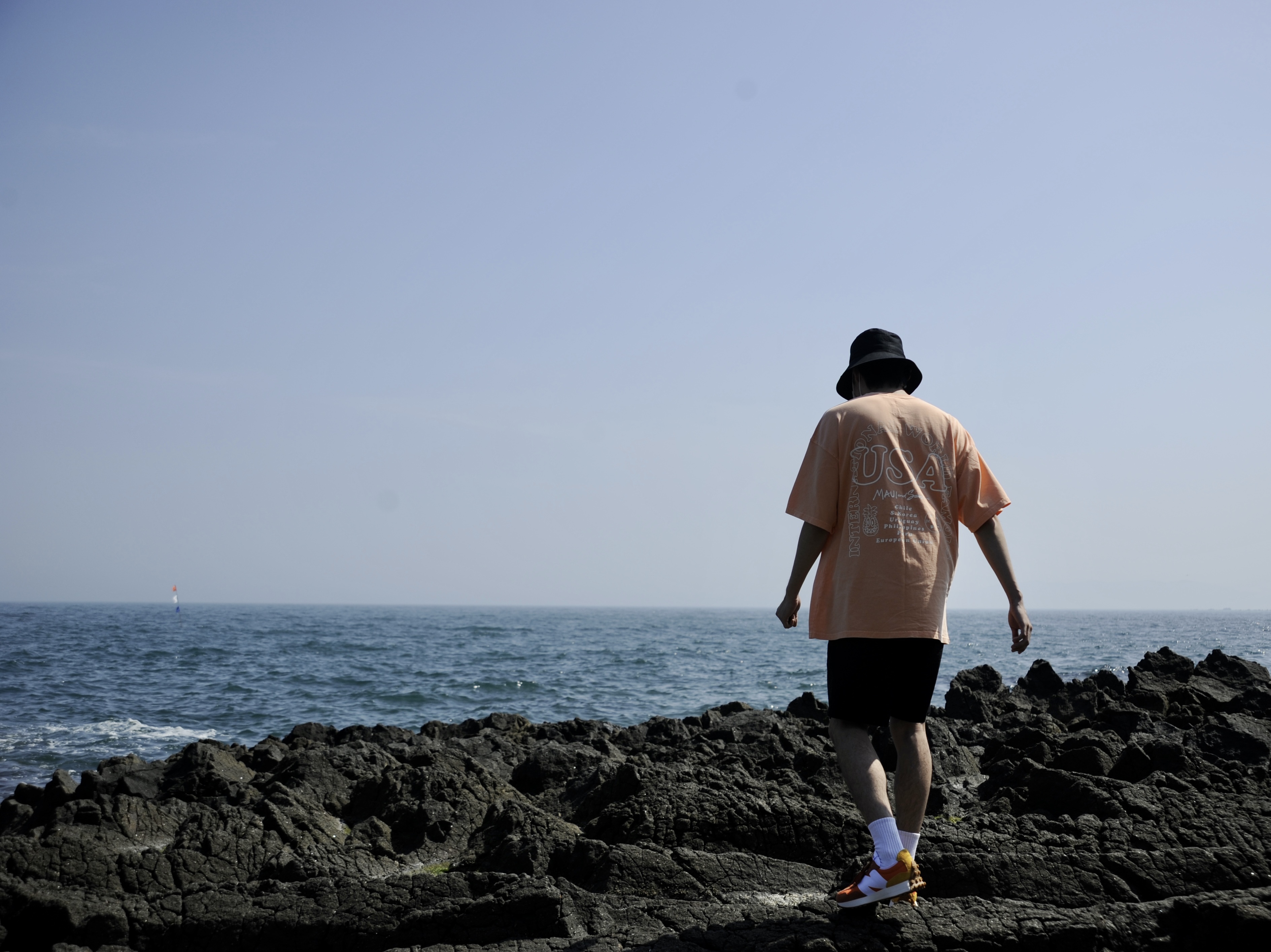 New Balance 327 Orange 착용 스타일