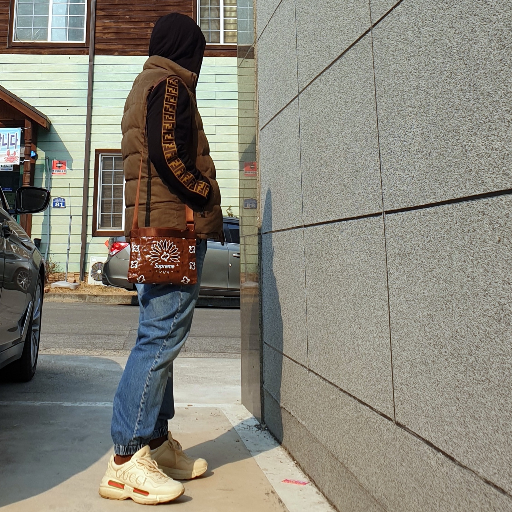 Gucci Rhyton Leather Sneakers Logo, Supreme Bandana Tarp Side Bag Brown - 21SS 착용 스타일